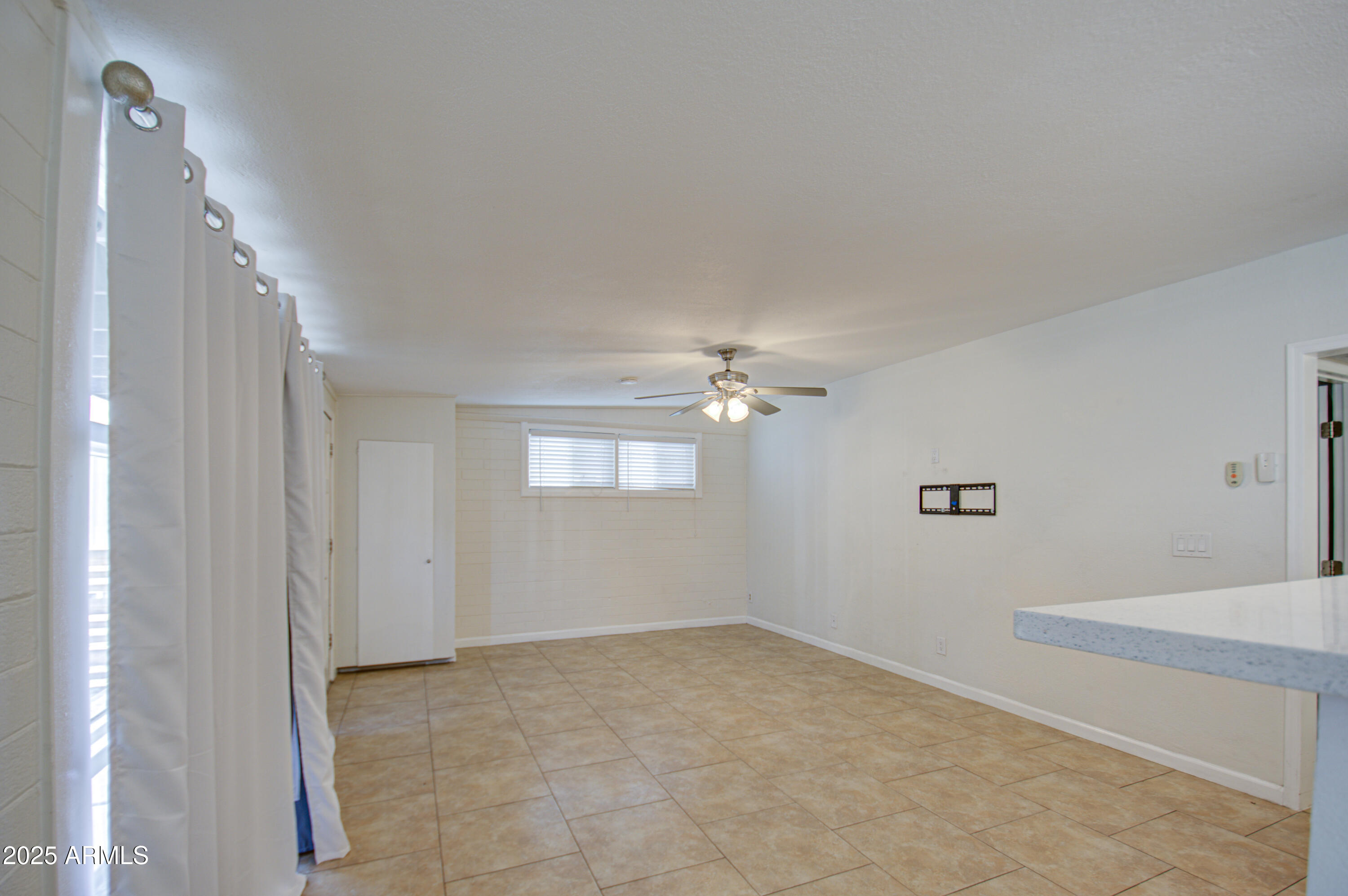 2937 E Osborn Road Property Photo 9