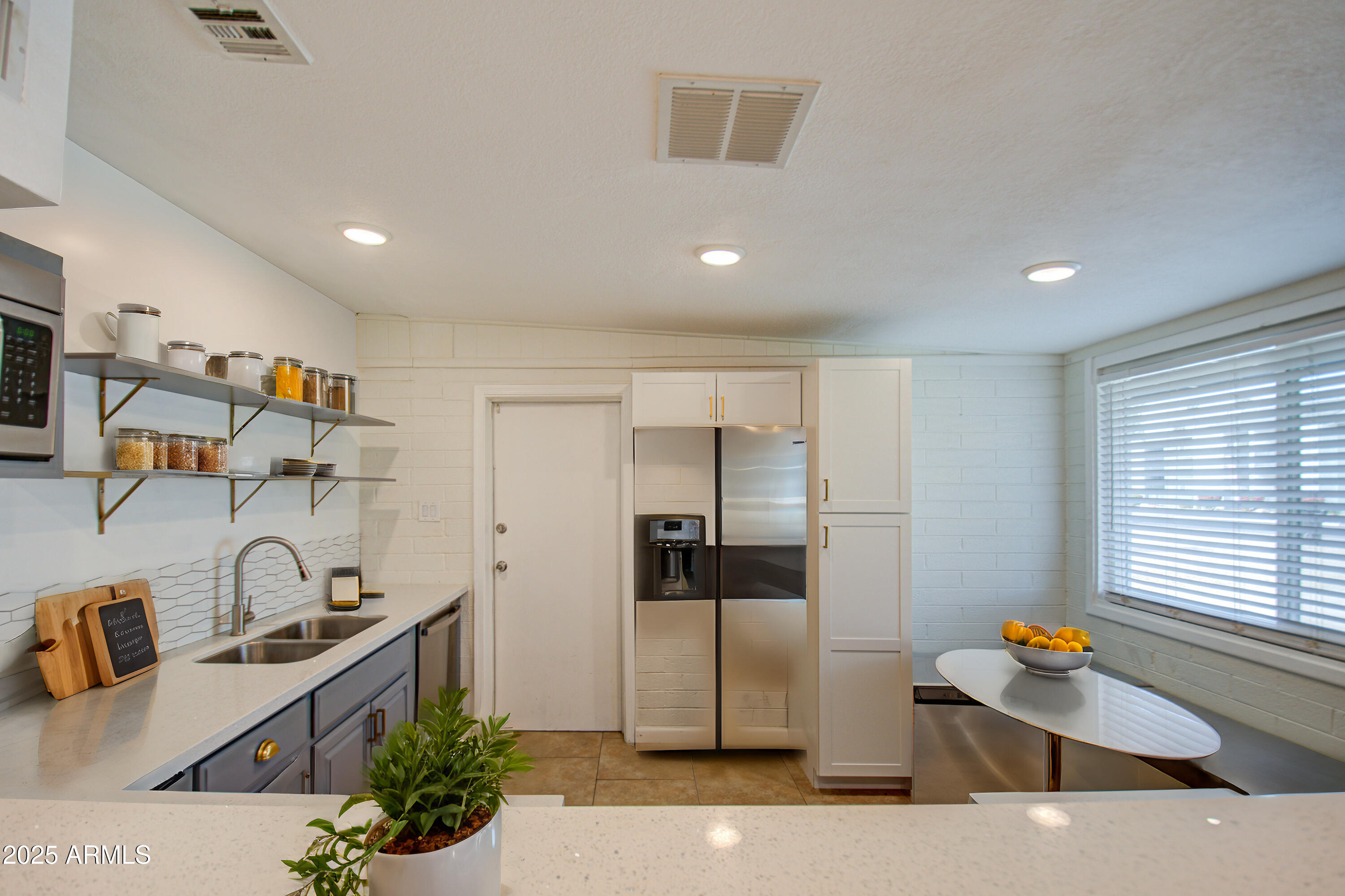 2937 E Osborn Road Property Photo 11