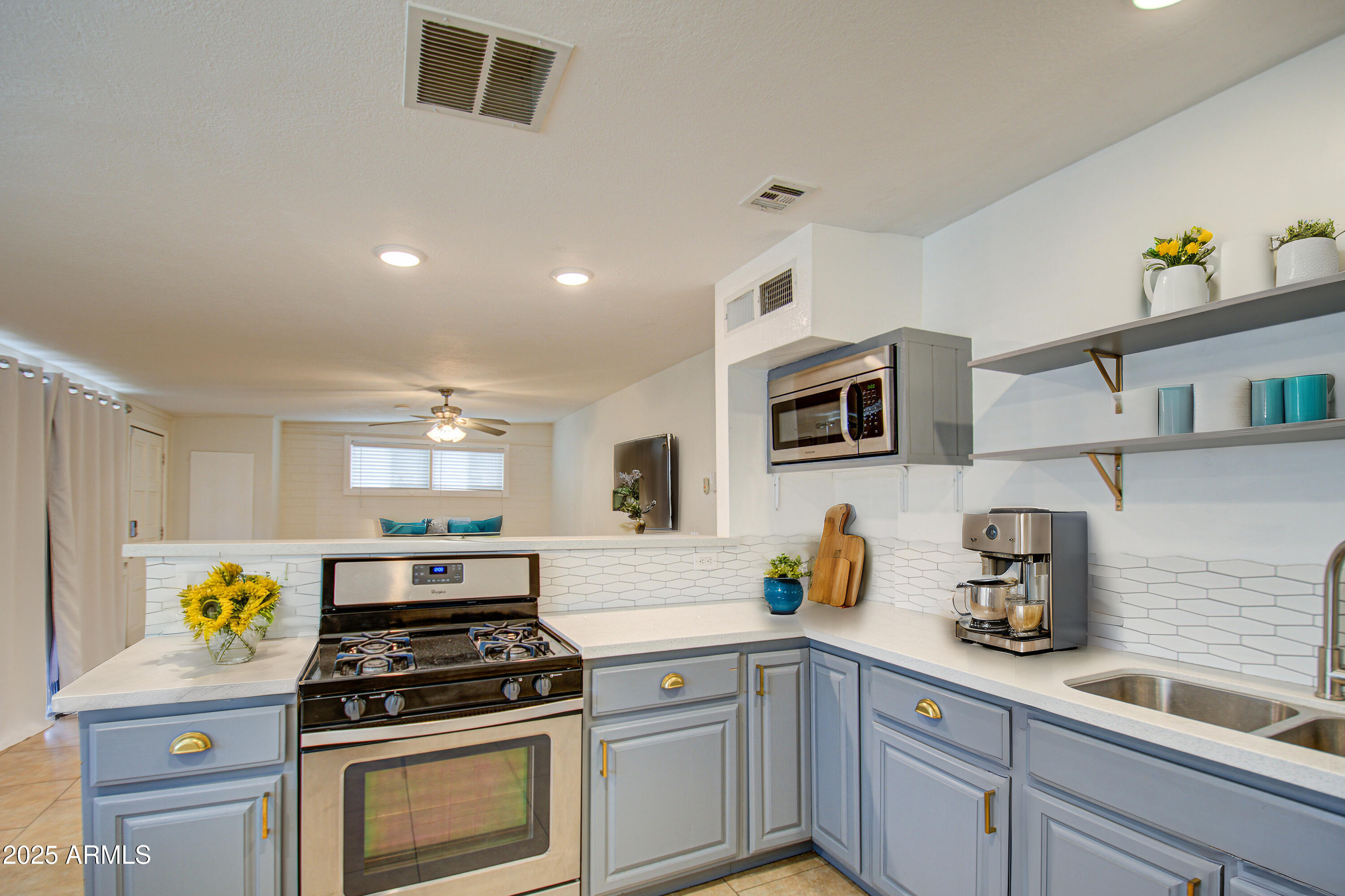 2937 E Osborn Road Property Photo 13