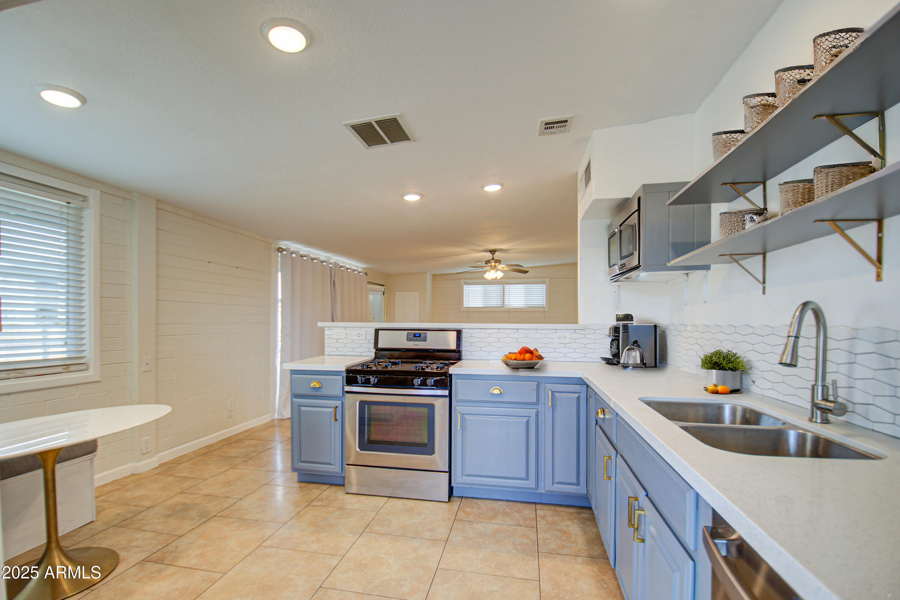 2937 E Osborn Road Property Photo 14