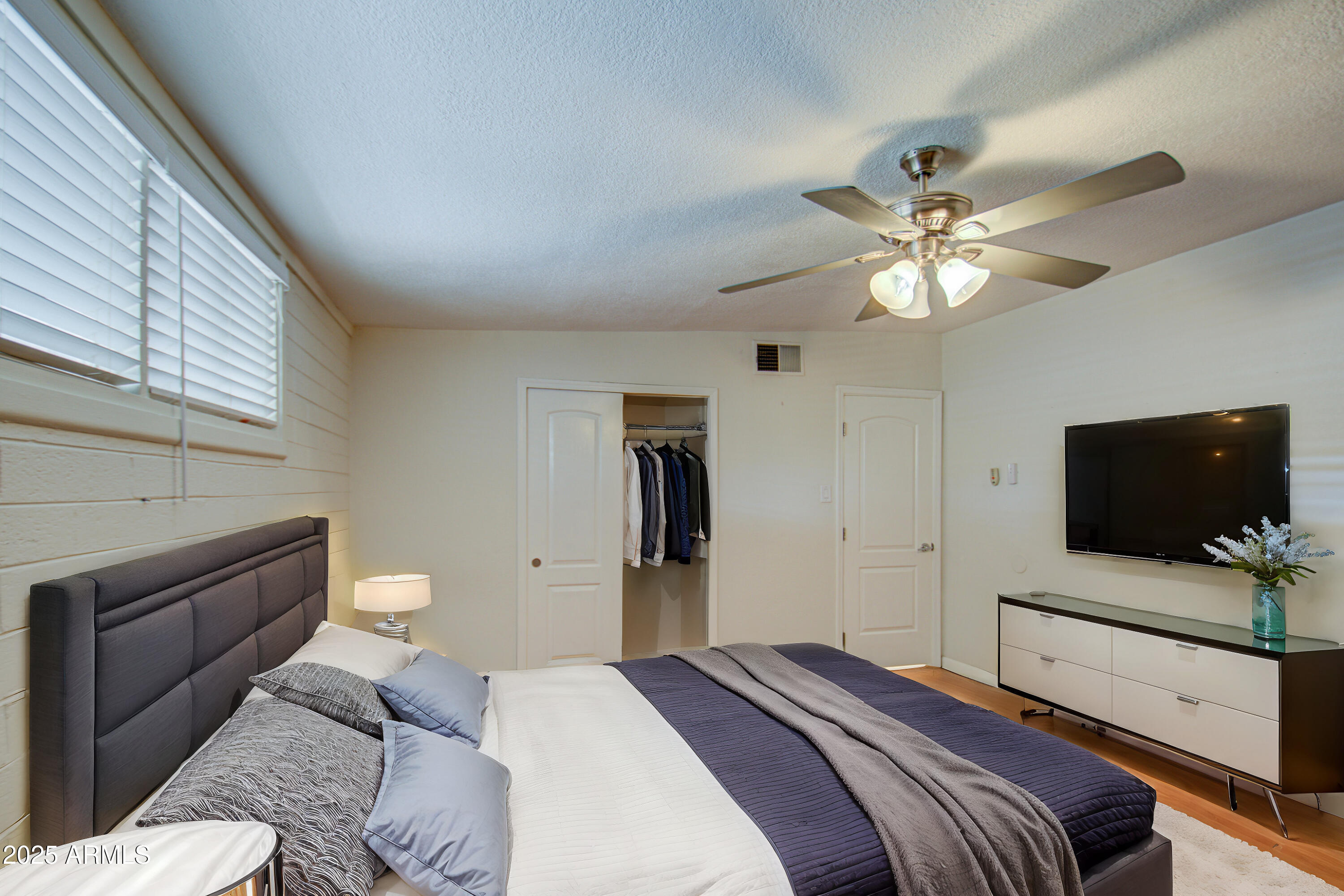 2937 E Osborn Road Property Photo 23