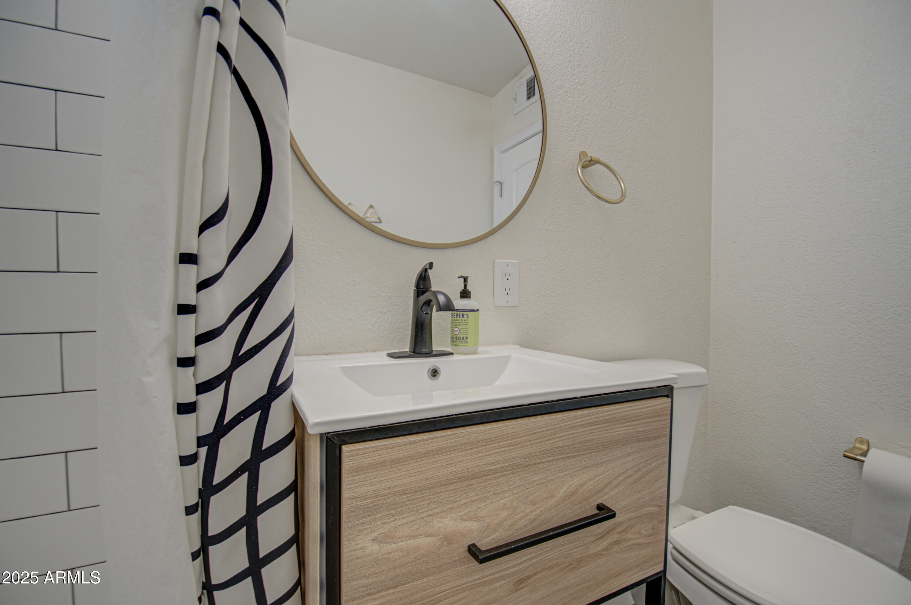 2937 E Osborn Road Property Photo 25