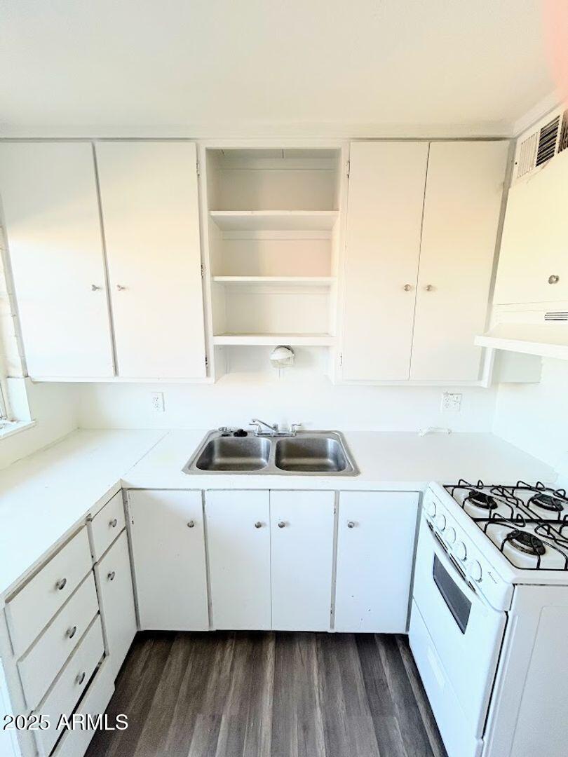 2528 N Fontana Avenue Property Photo 6