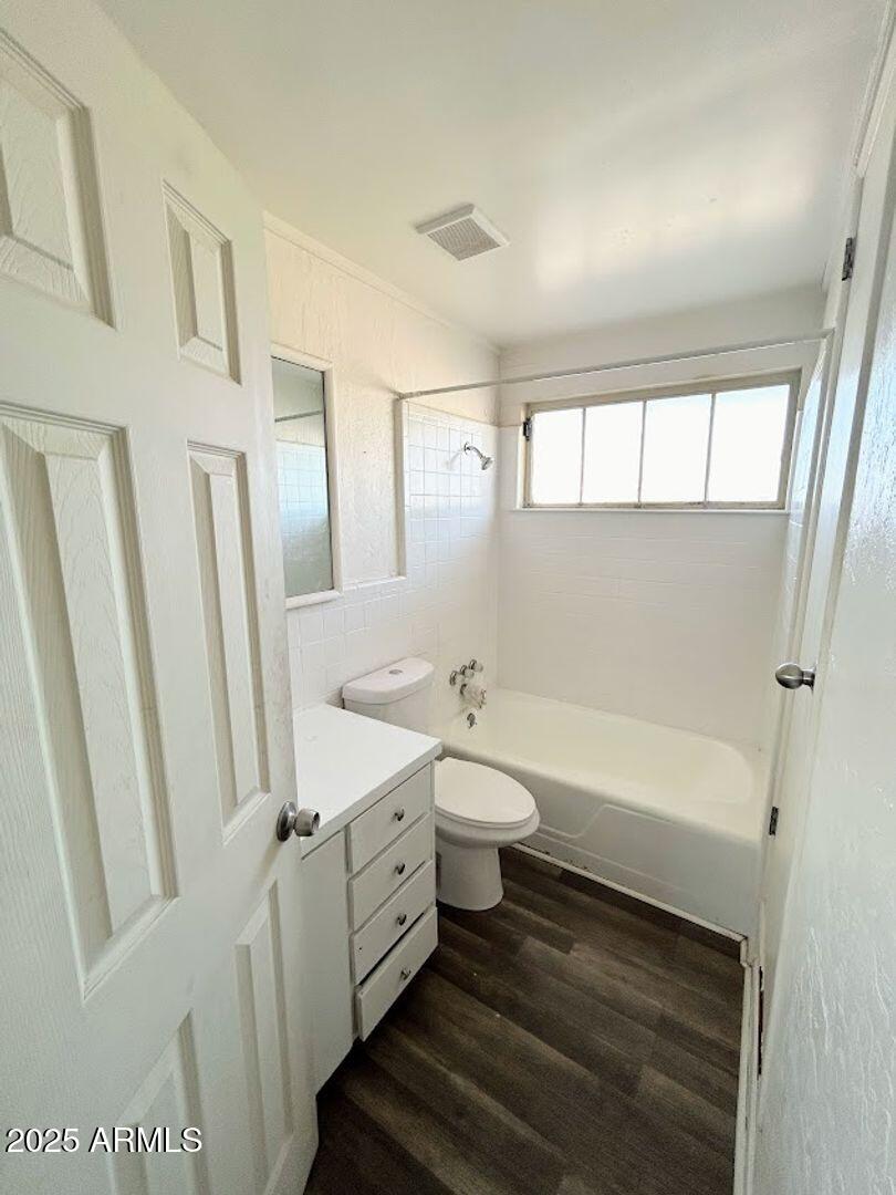 2528 N Fontana Avenue Property Photo 8