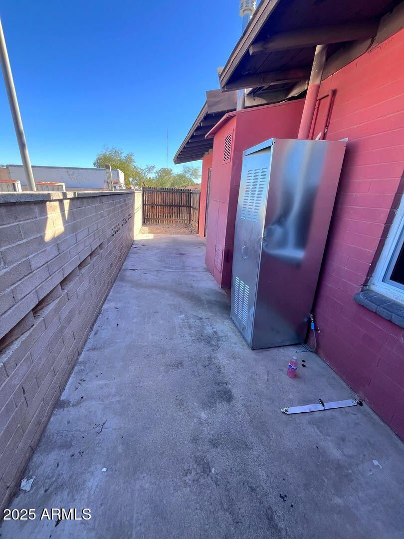 2528 N Fontana Avenue Property Photo 10