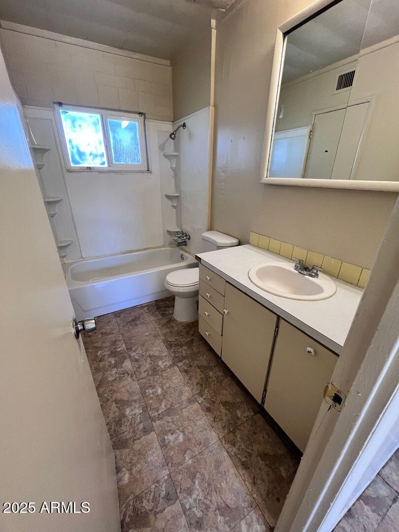 2528 N Fontana Avenue Property Photo 12