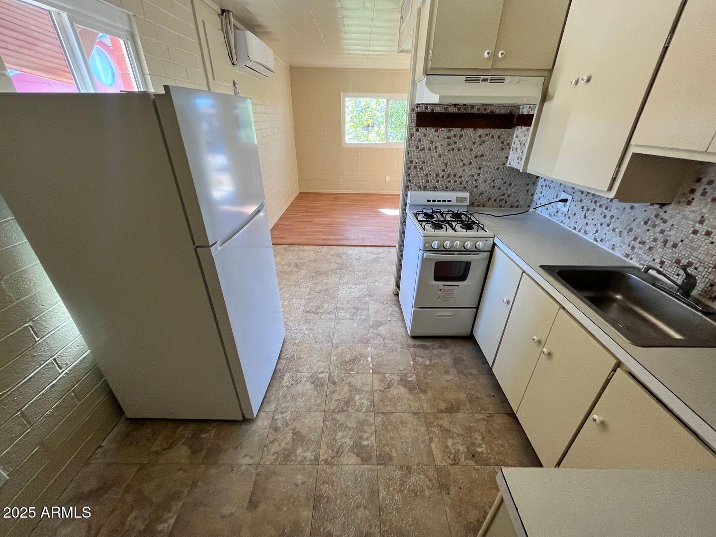 2528 N Fontana Avenue Property Photo 14