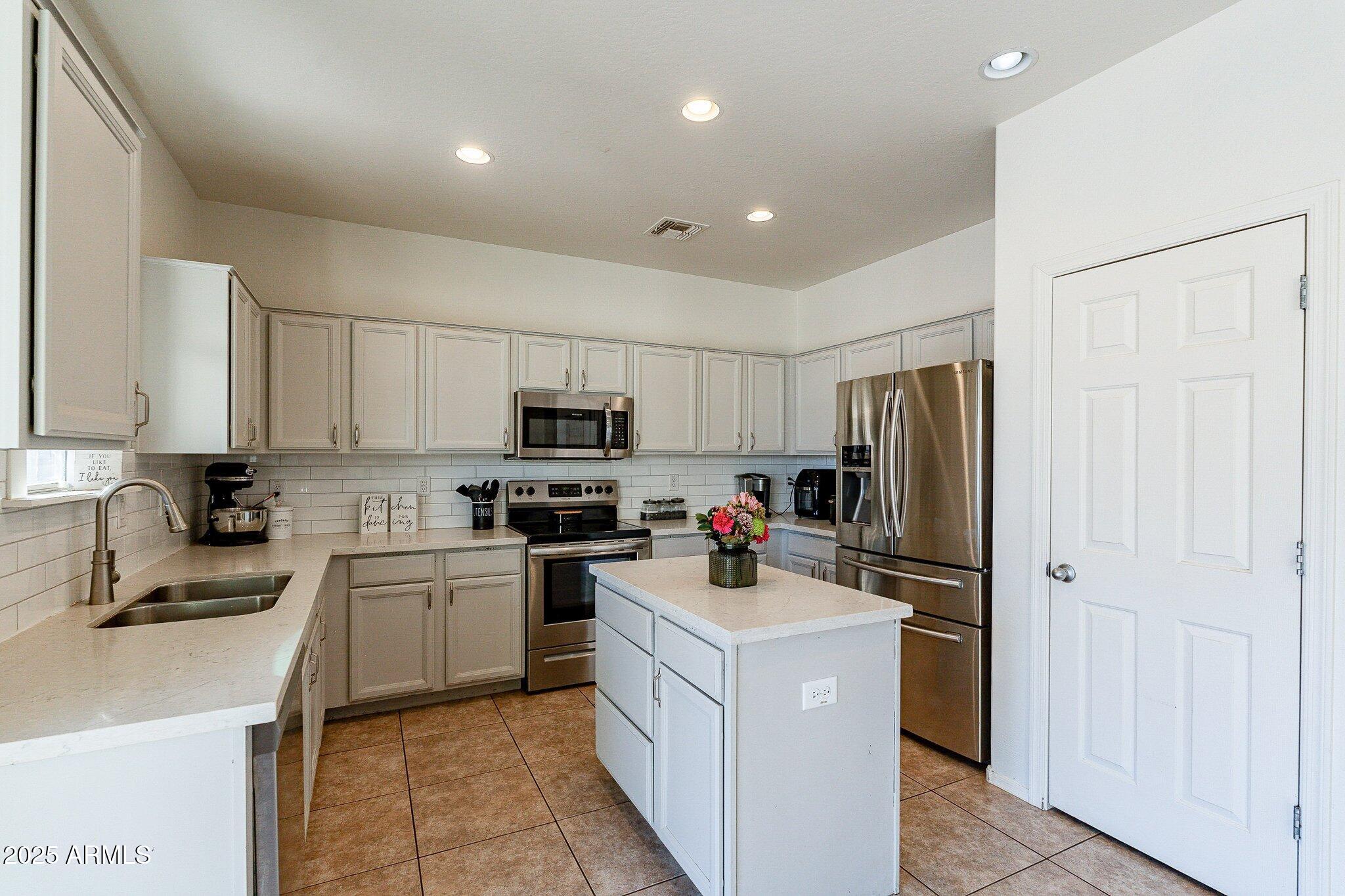 1647 W Gold Mine Way Property Photo 8