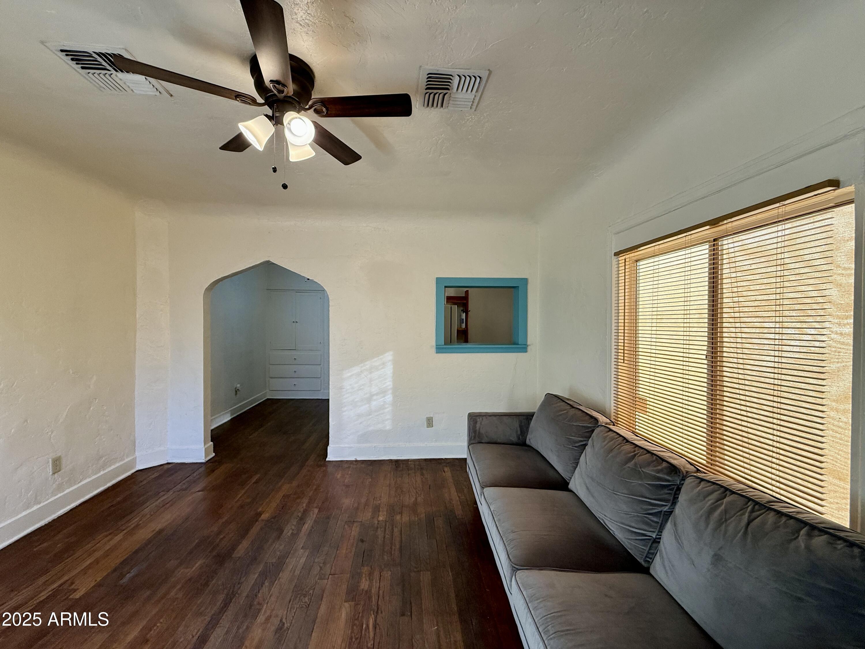 1126 E Polk Street Property Photo 6