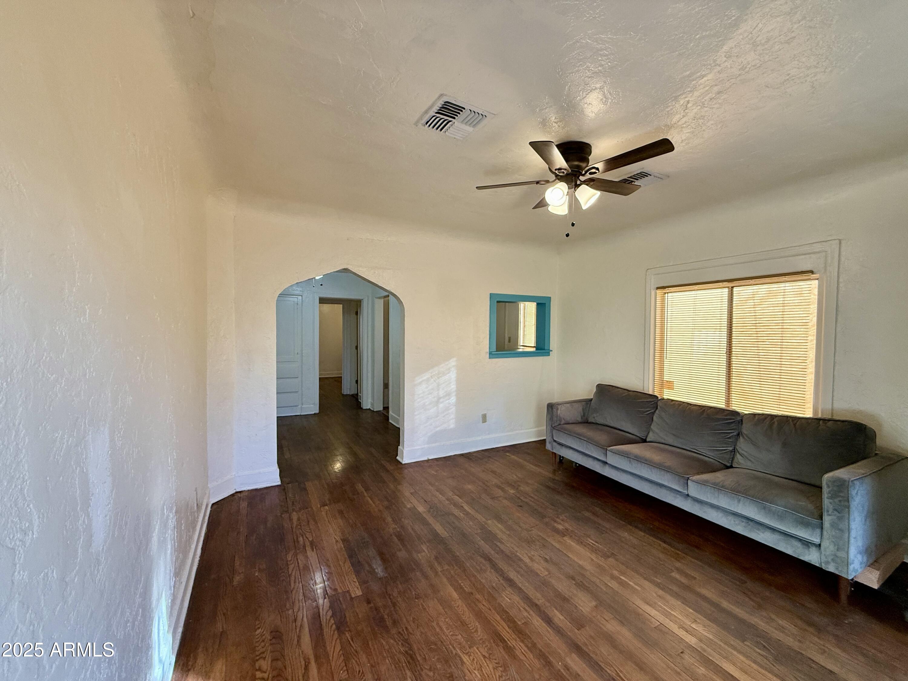 1126 E Polk Street Property Photo 7