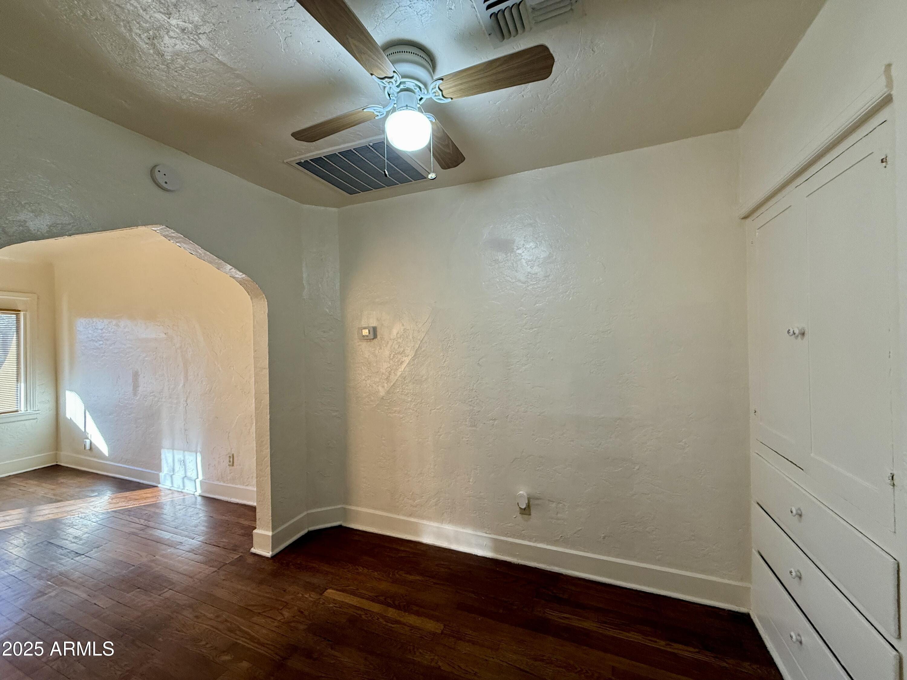 1126 E Polk Street Property Photo 12