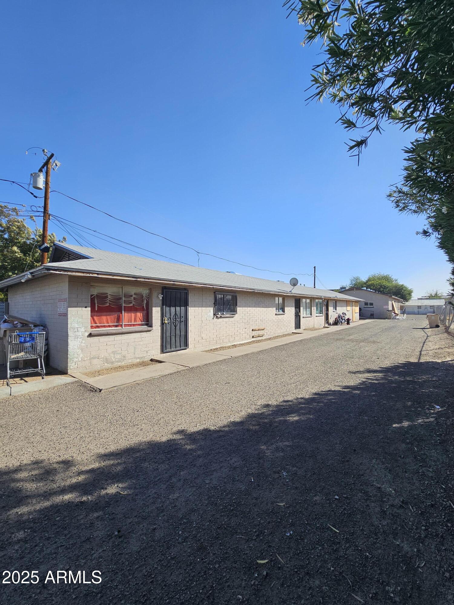 5207 W Myrtle Avenue Property Photo 1
