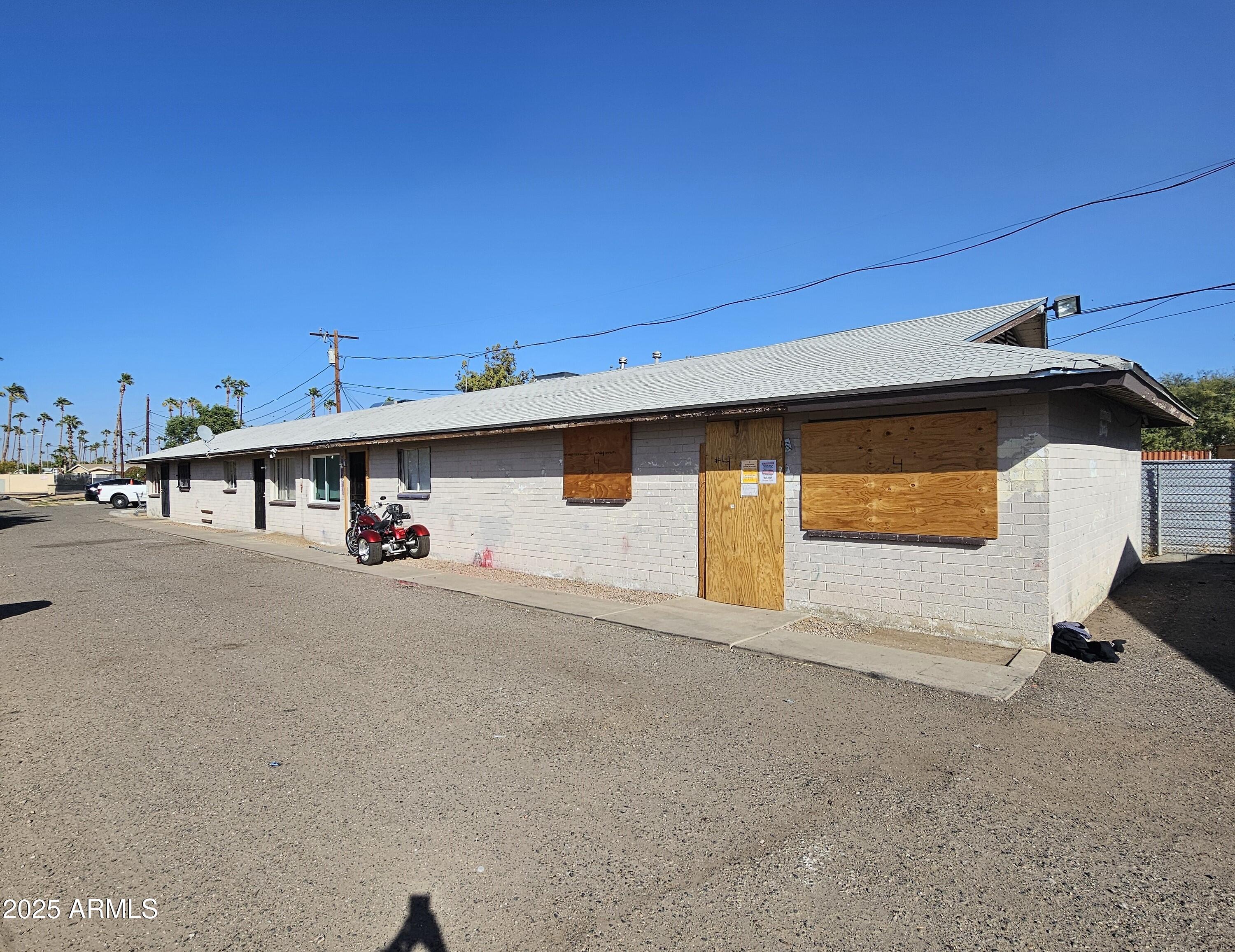 5207 W Myrtle Avenue Property Photo 2