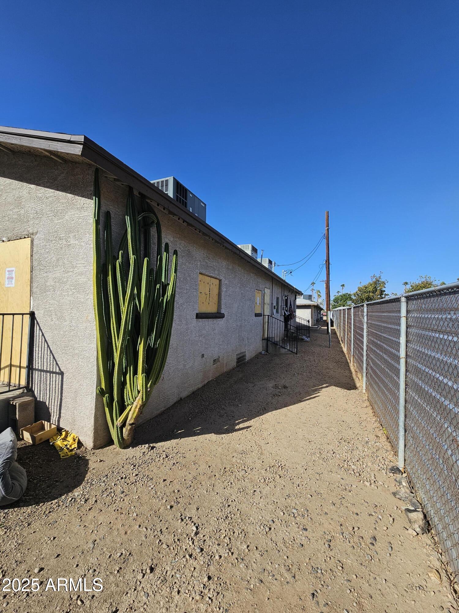 5207 W Myrtle Avenue Property Photo 4