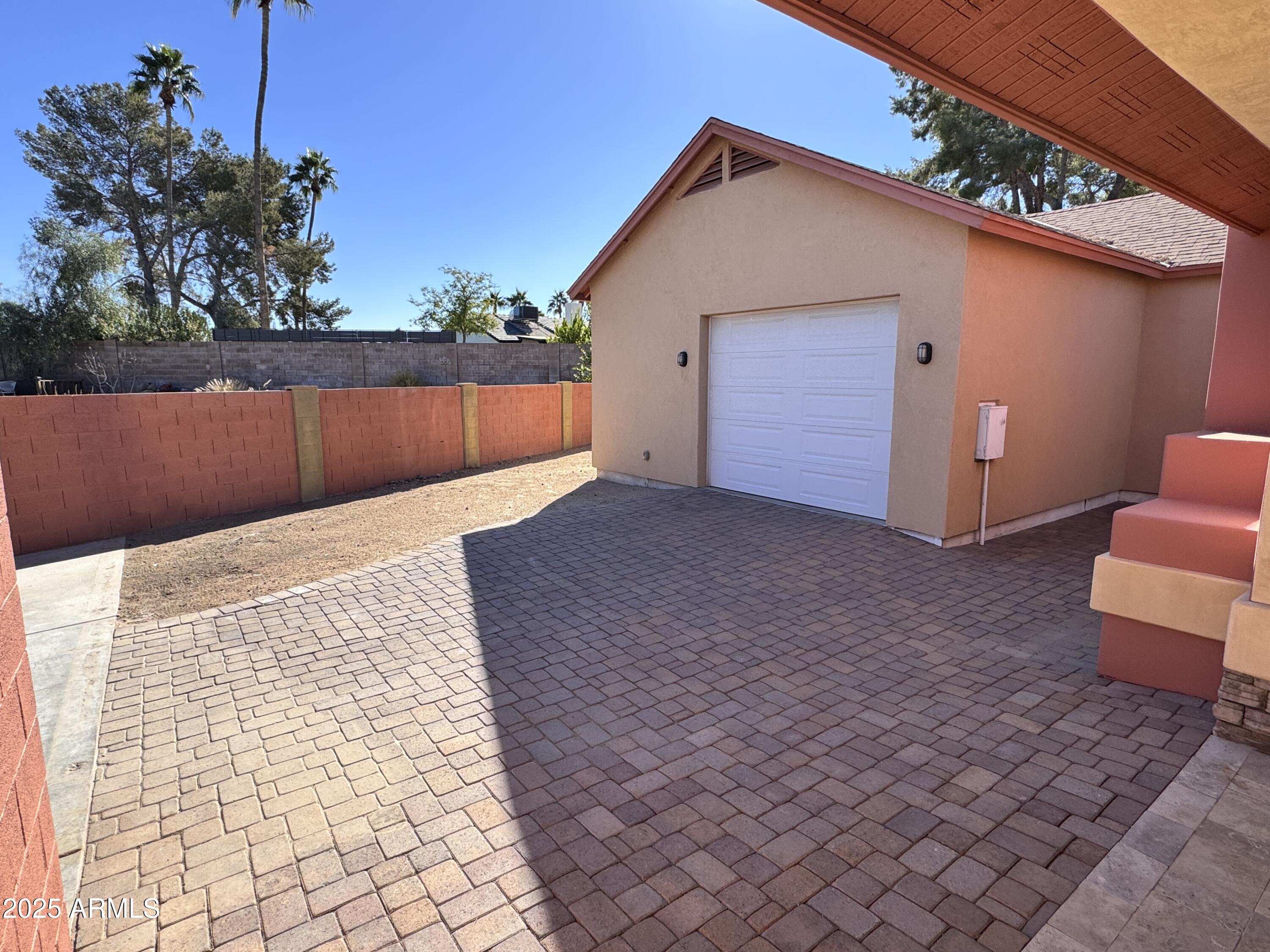 215 E Marconi Avenue Property Photo 10