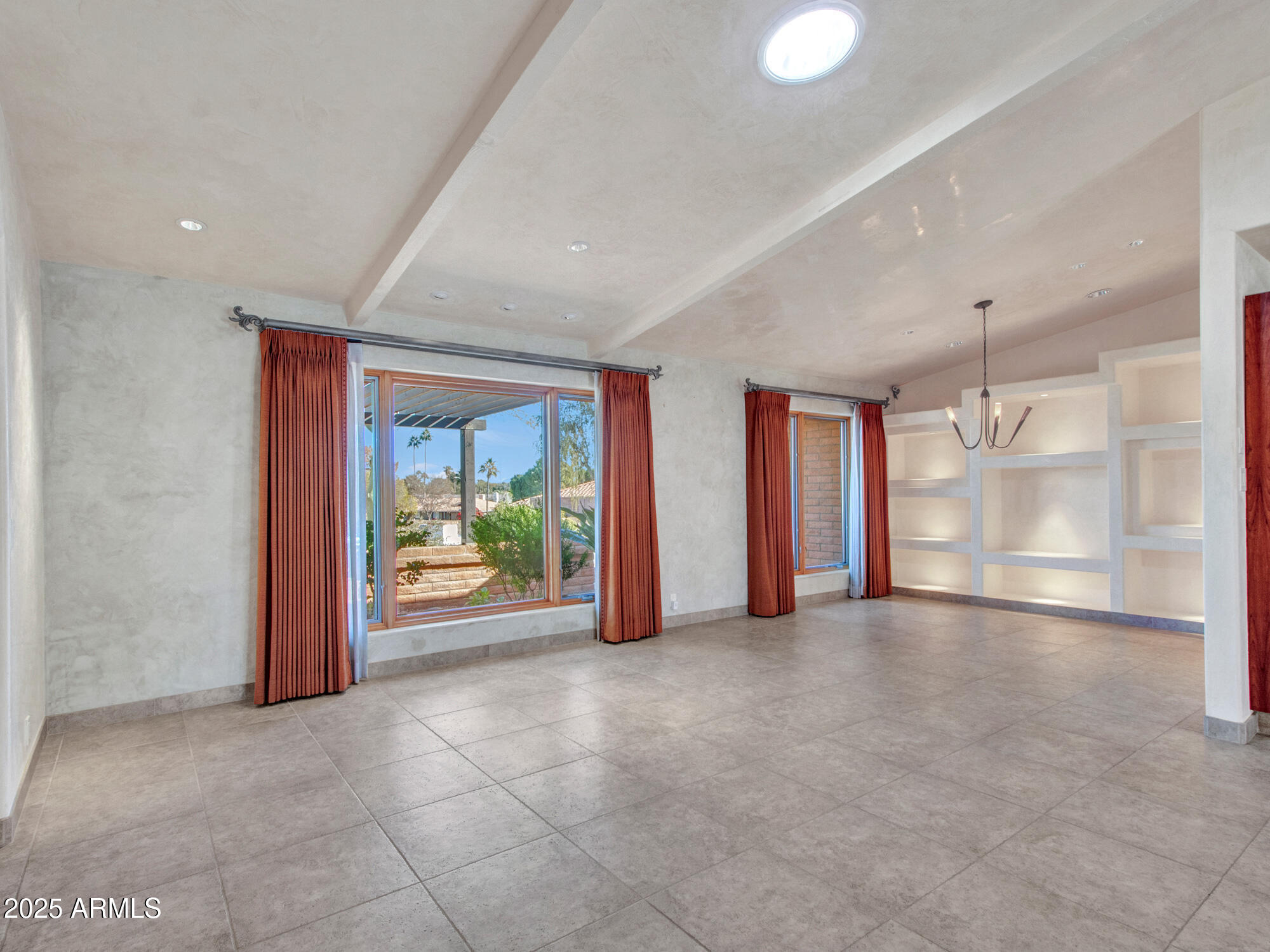 215 E Marconi Avenue Property Photo 16