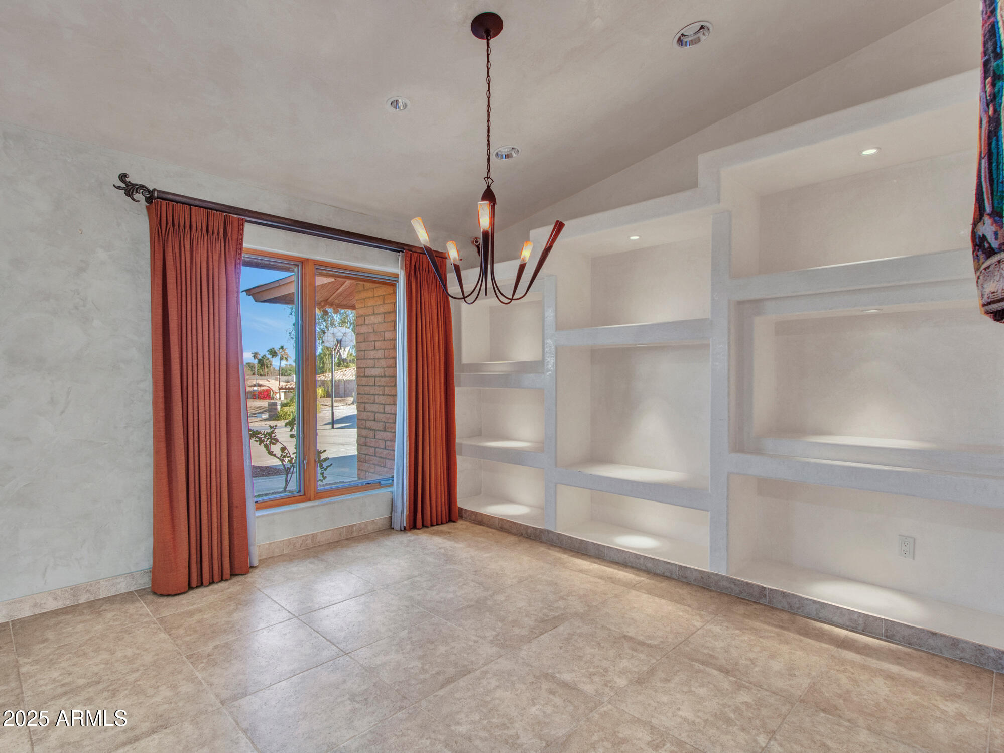 215 E Marconi Avenue Property Photo 18