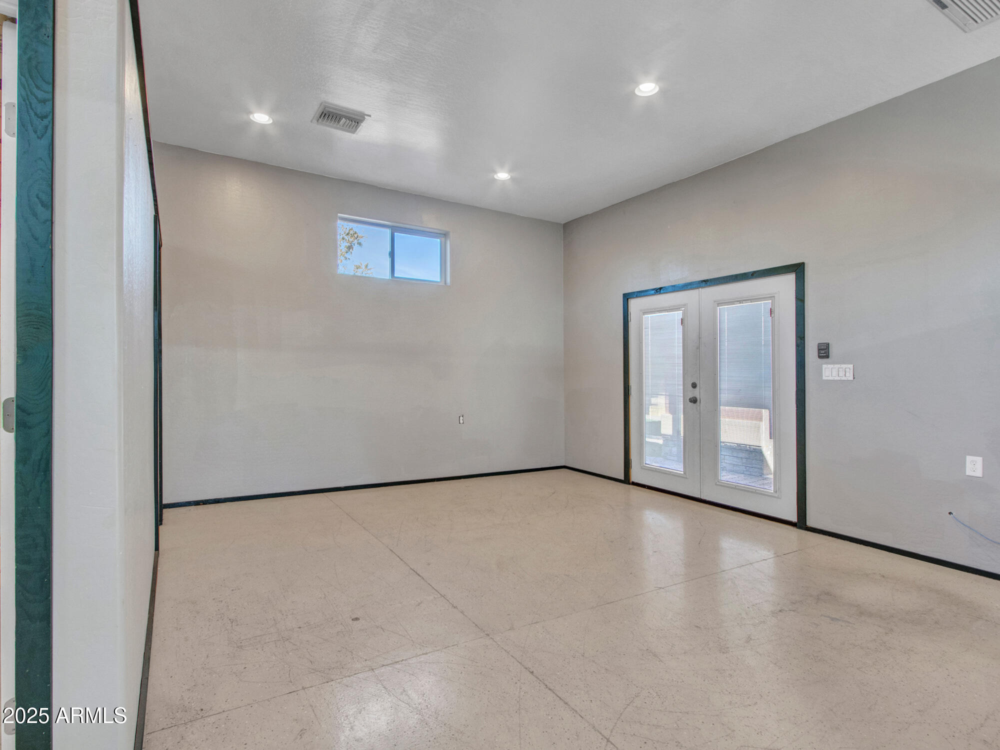 215 E Marconi Avenue Property Photo 45