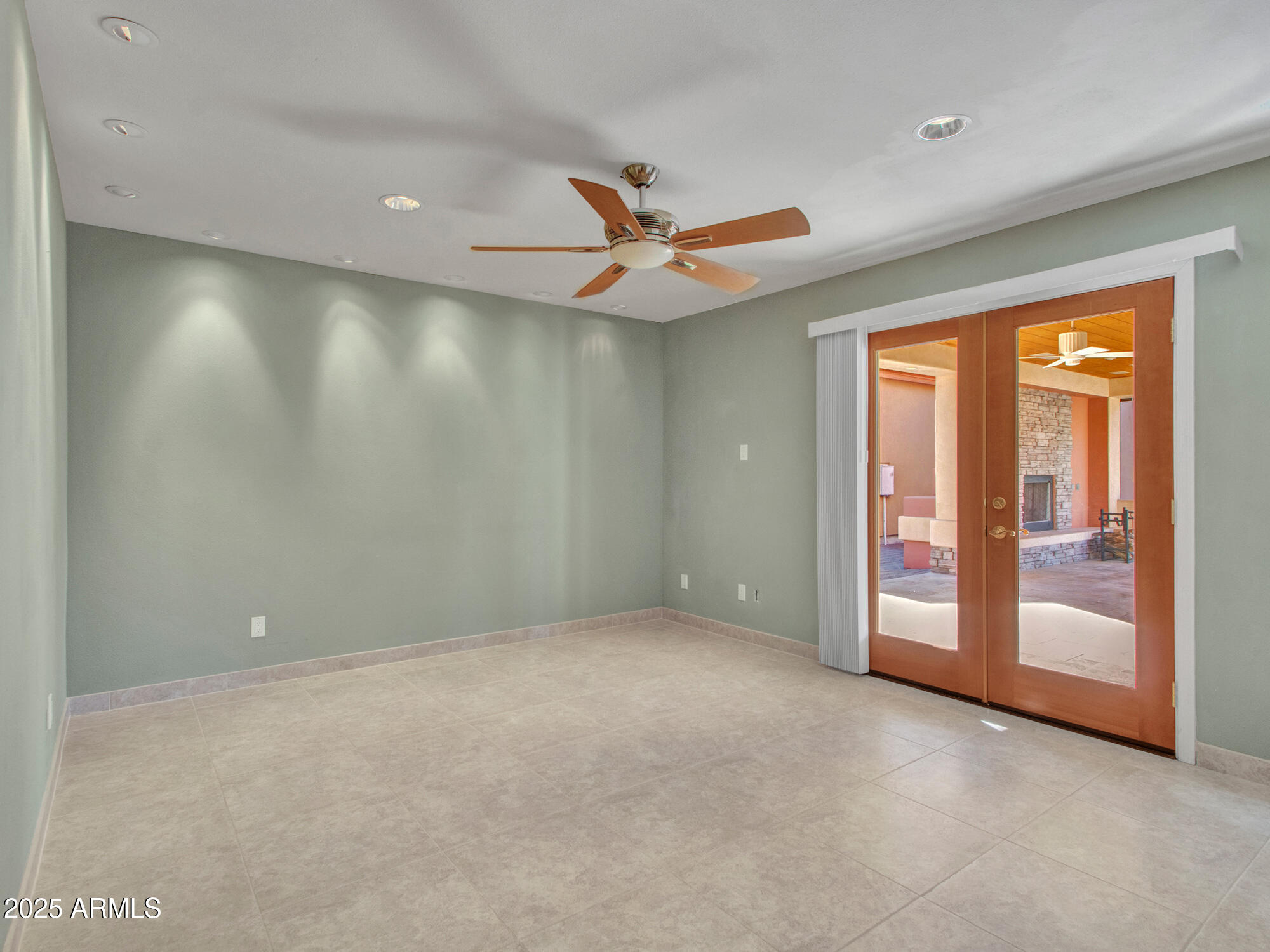 215 E Marconi Avenue Property Photo 86