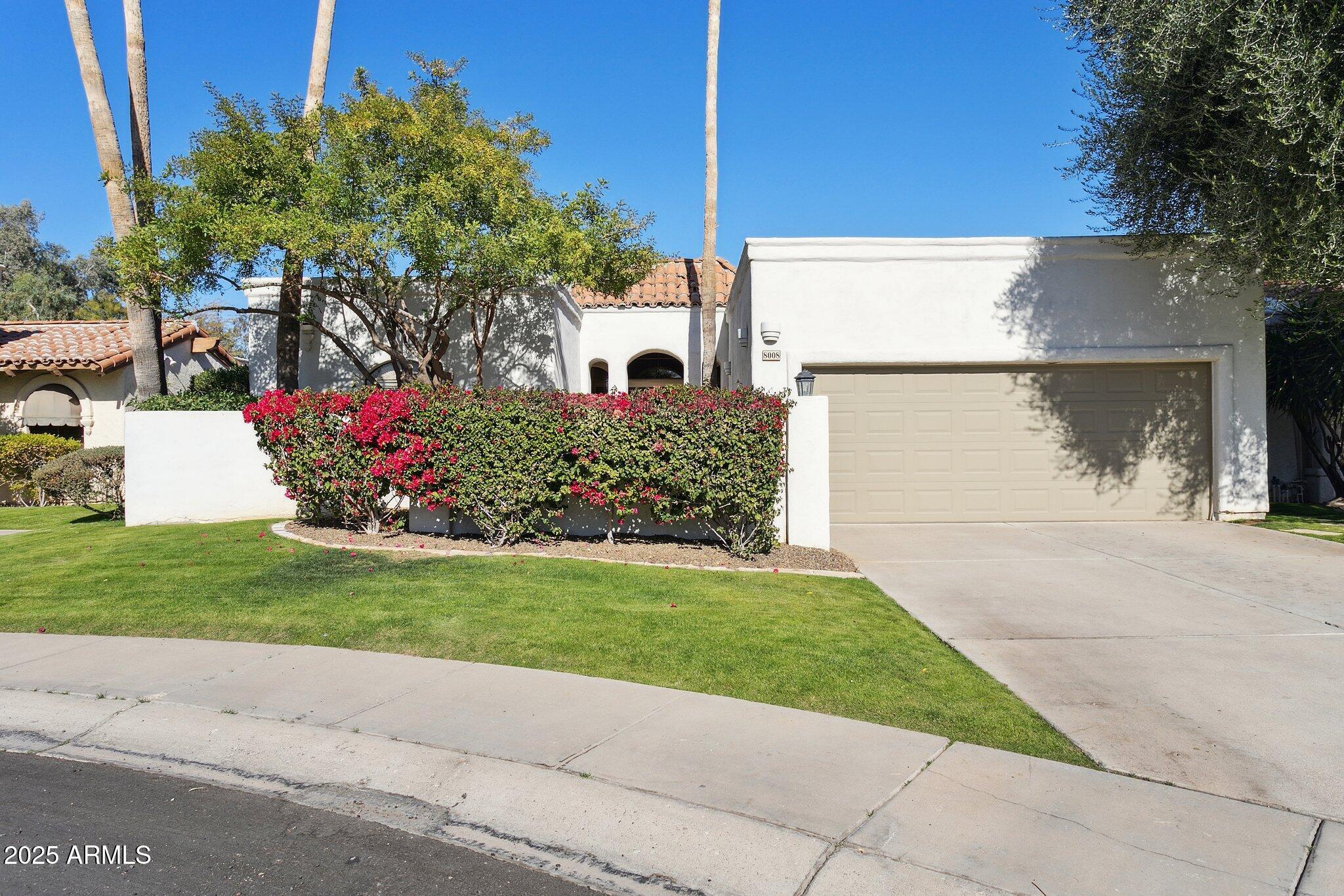 8008 E Del Rubi Drive Property Photo 1