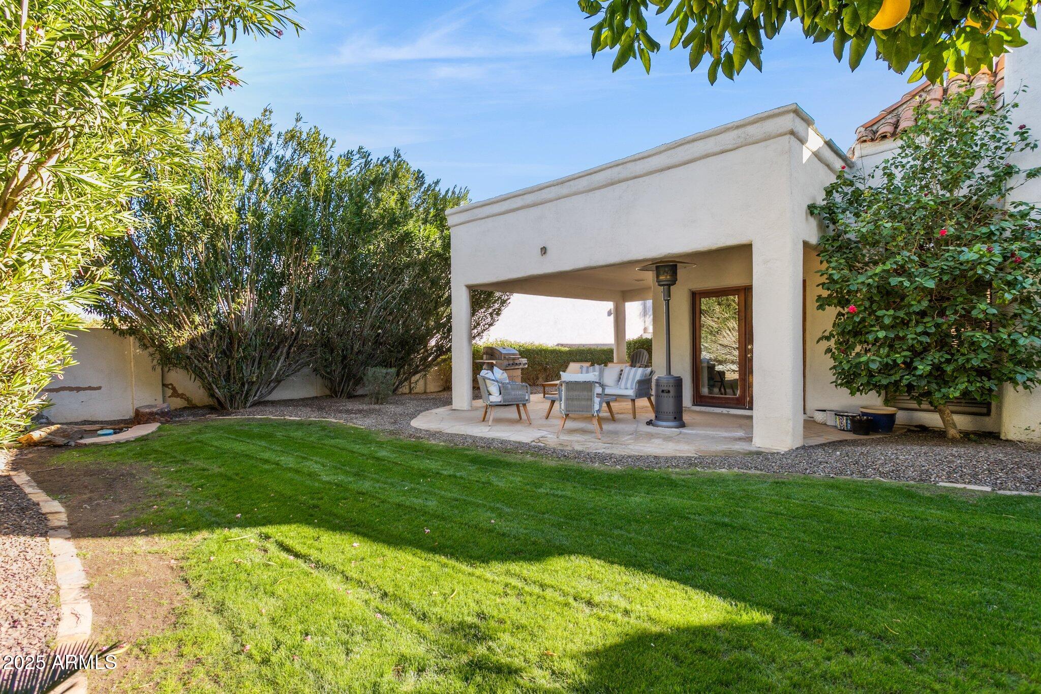 8008 E Del Rubi Drive Property Photo 4