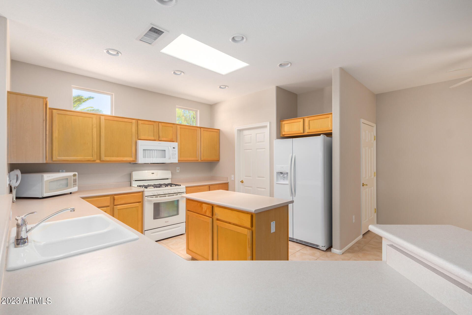 17712 N Thoroughbred Drive Property Photo 11