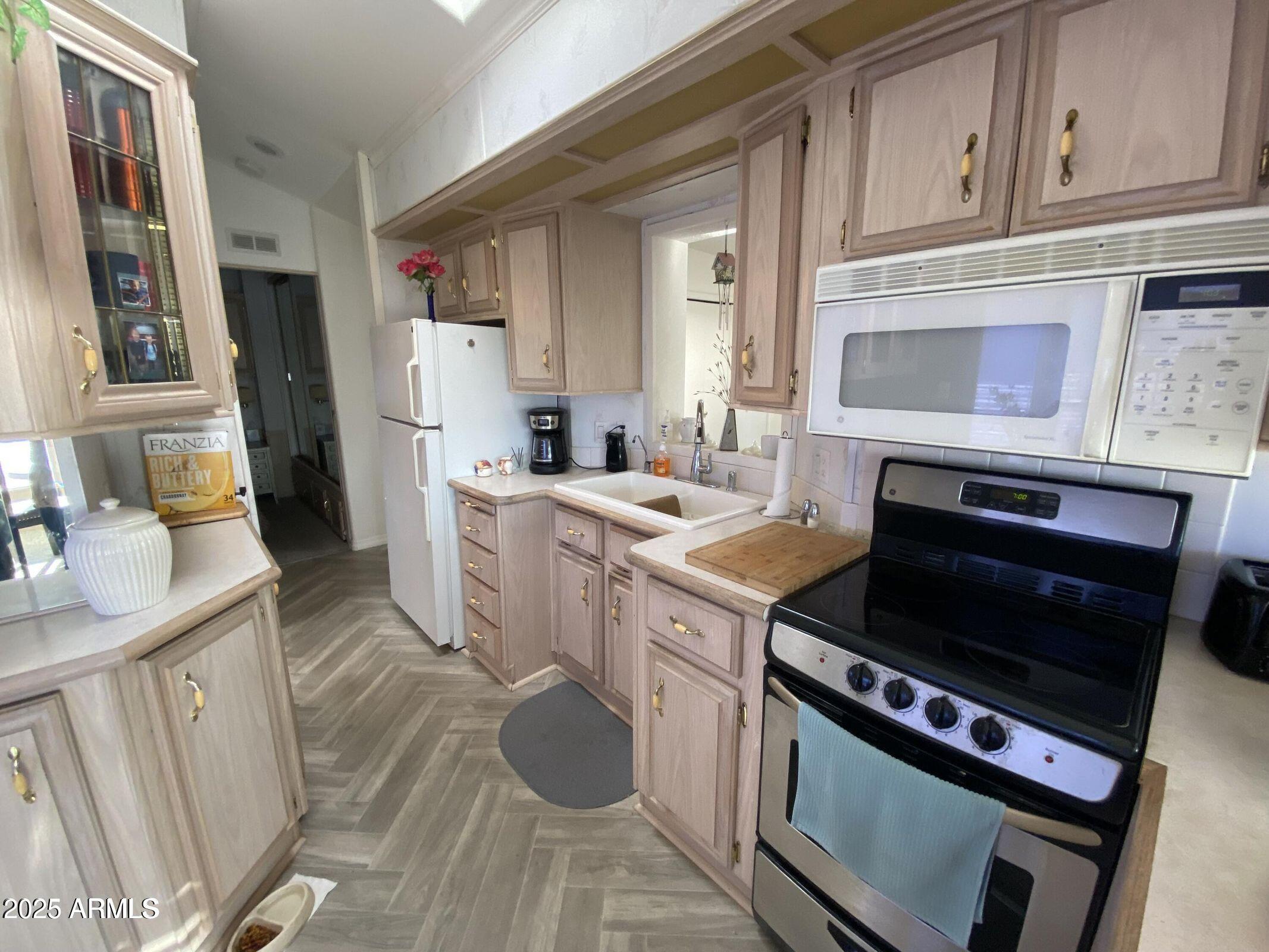 2271 S Seminole Drive Property Photo 19