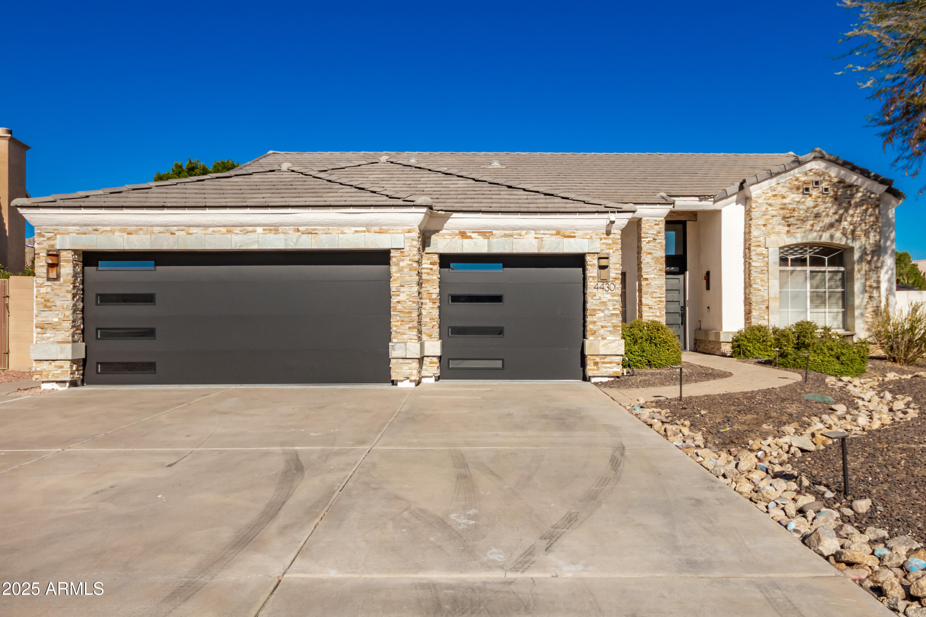 4430 E Graythorn Street Property Photo 3