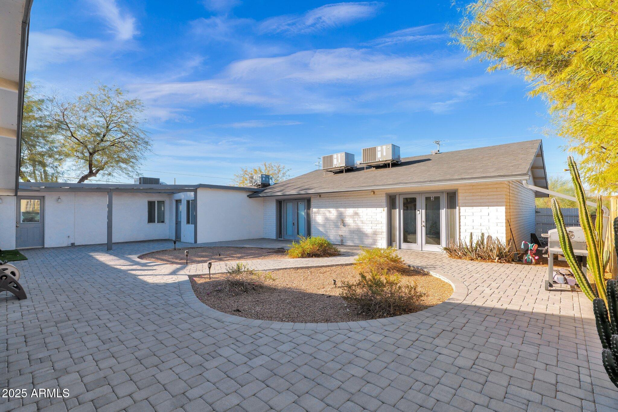 1404 E Mountain View Road Property Photo 1