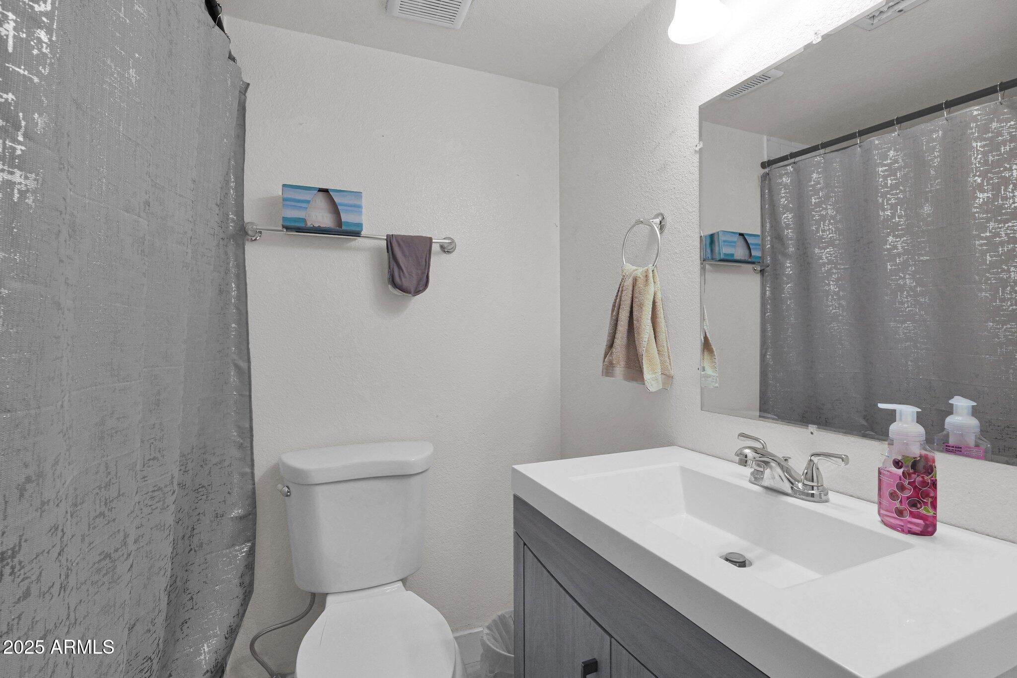 1404 E Mountain View Road Property Photo 11