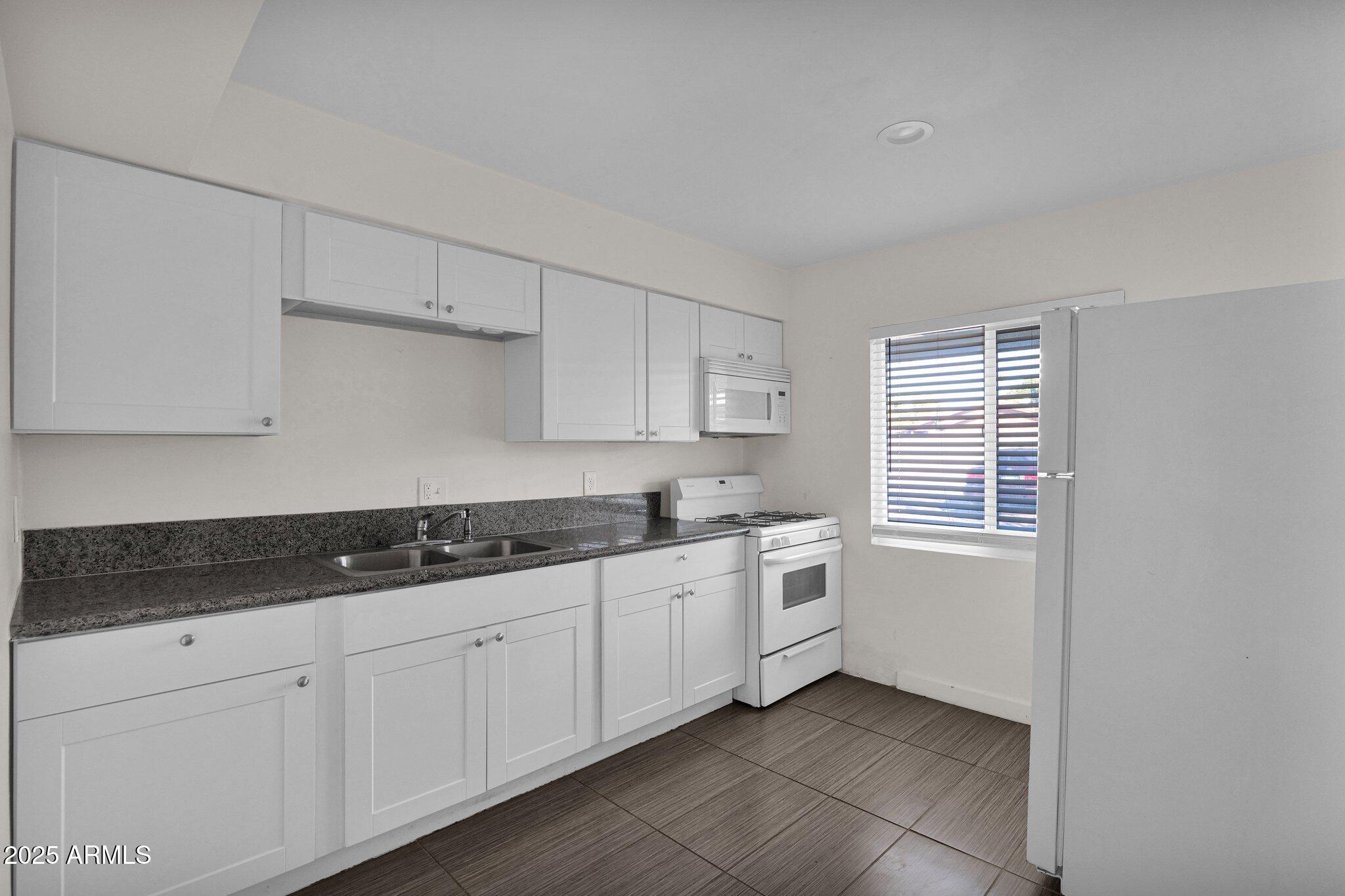 9215 N 13th Place Property Photo 13