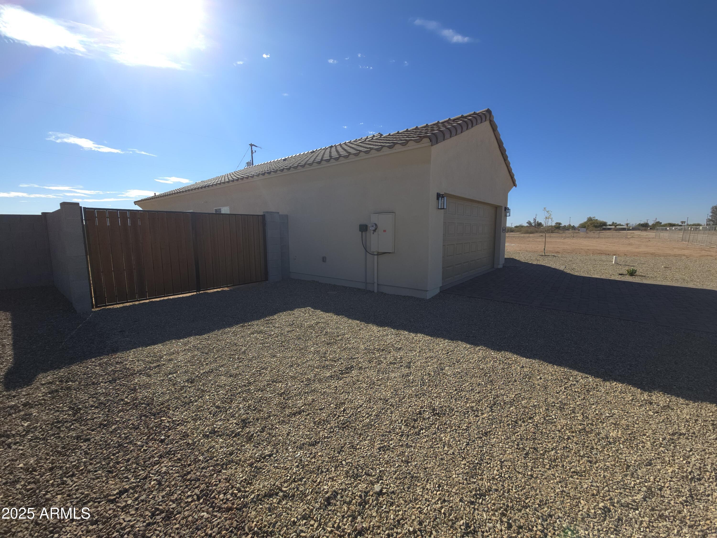 26293 W Desert Crest Street Property Photo 3