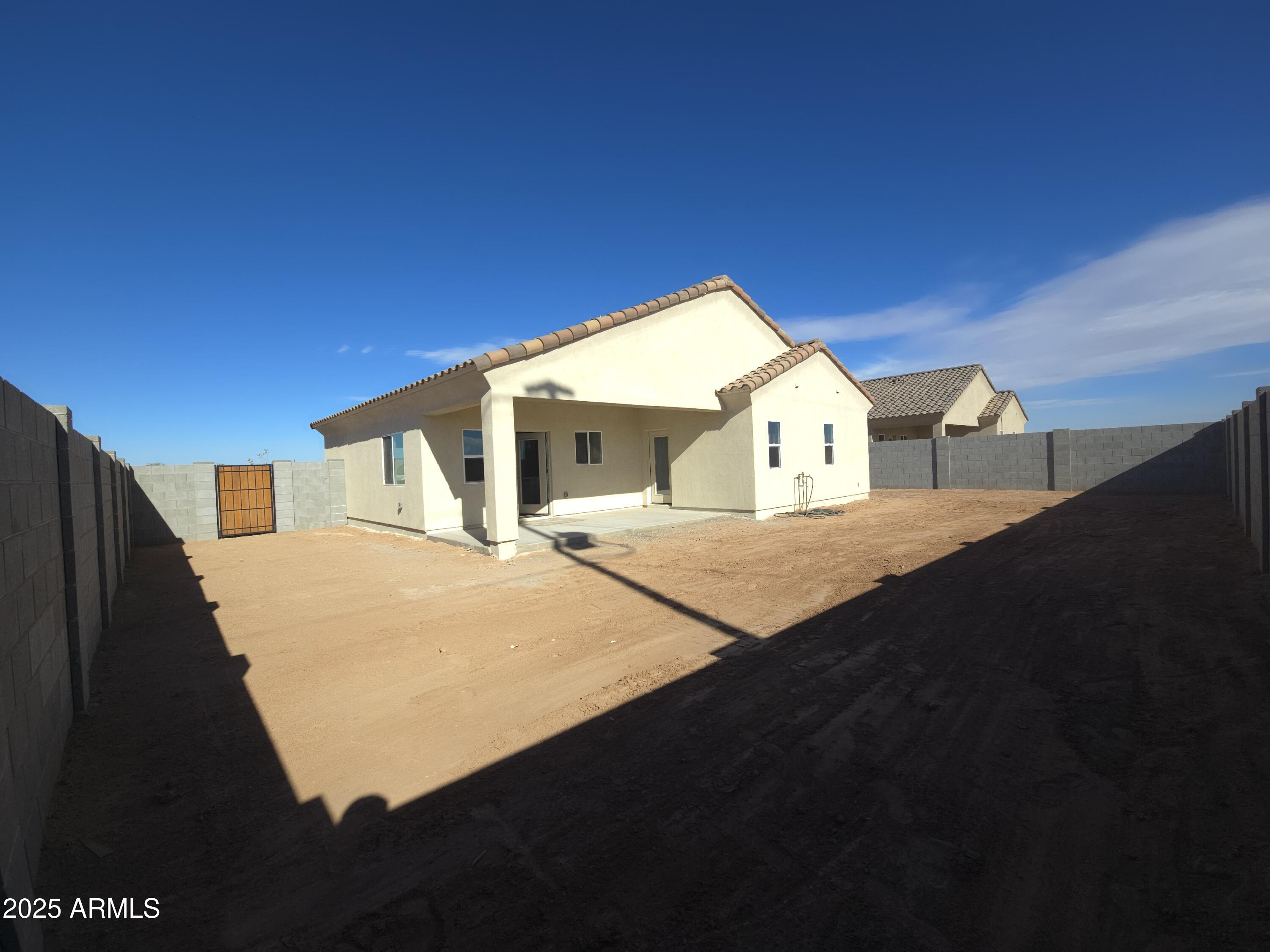 26293 W Desert Crest Street Property Photo 5