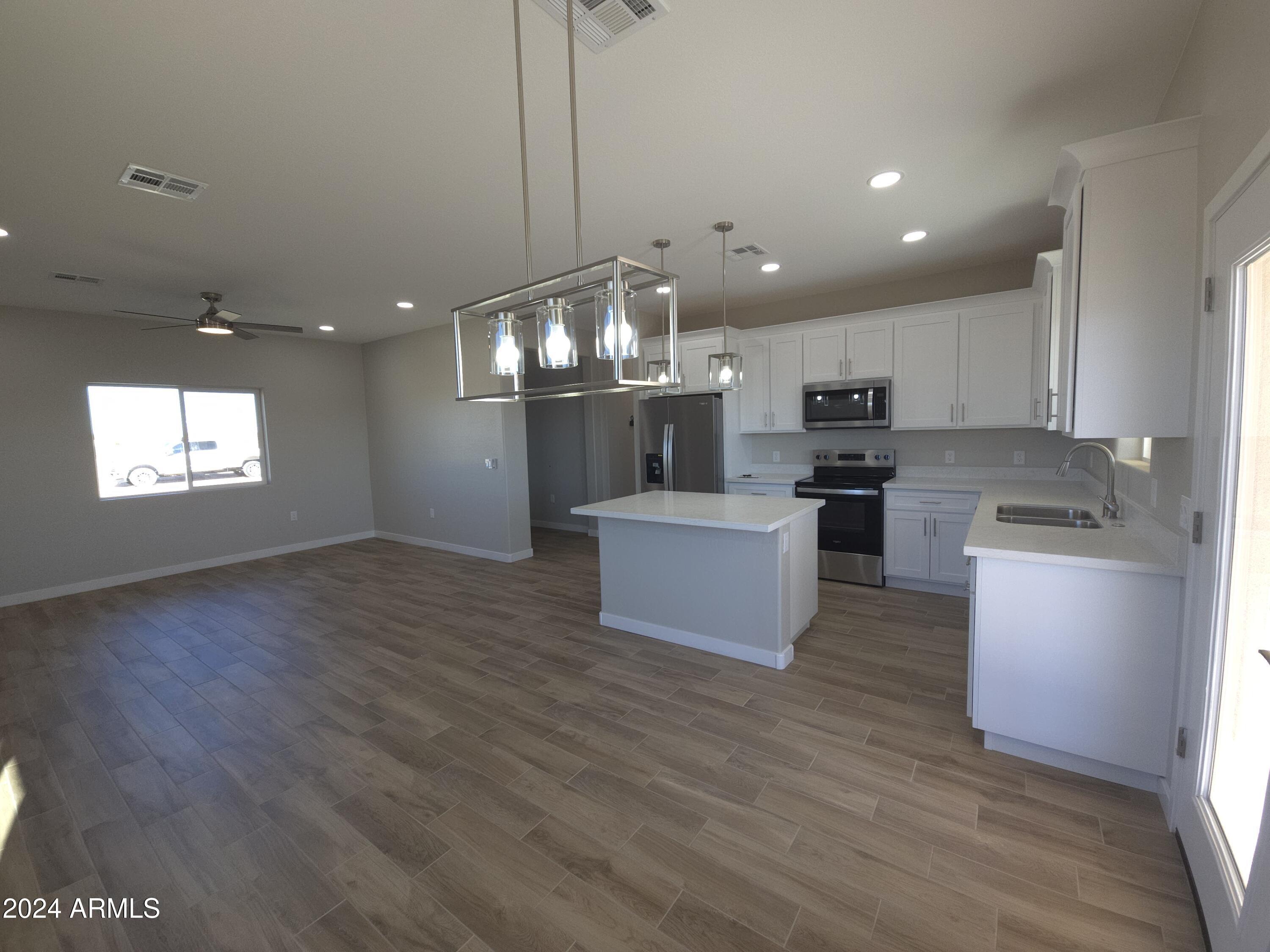 26293 W Desert Crest Street Property Photo 7