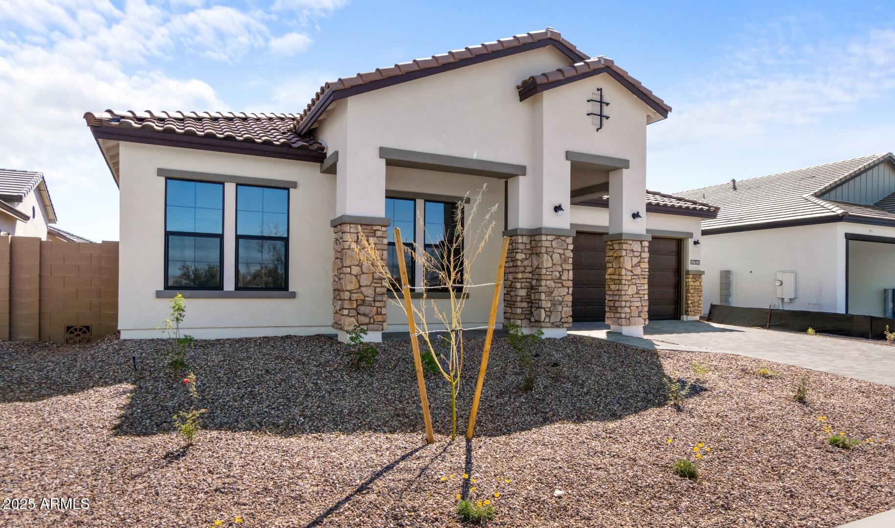 42103 N Cutbow Trail Property Photo 2