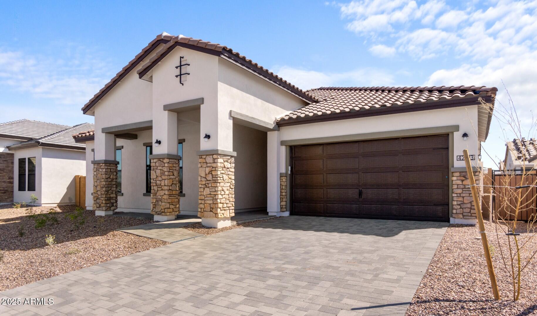 42103 N Cutbow Trail Property Photo 3