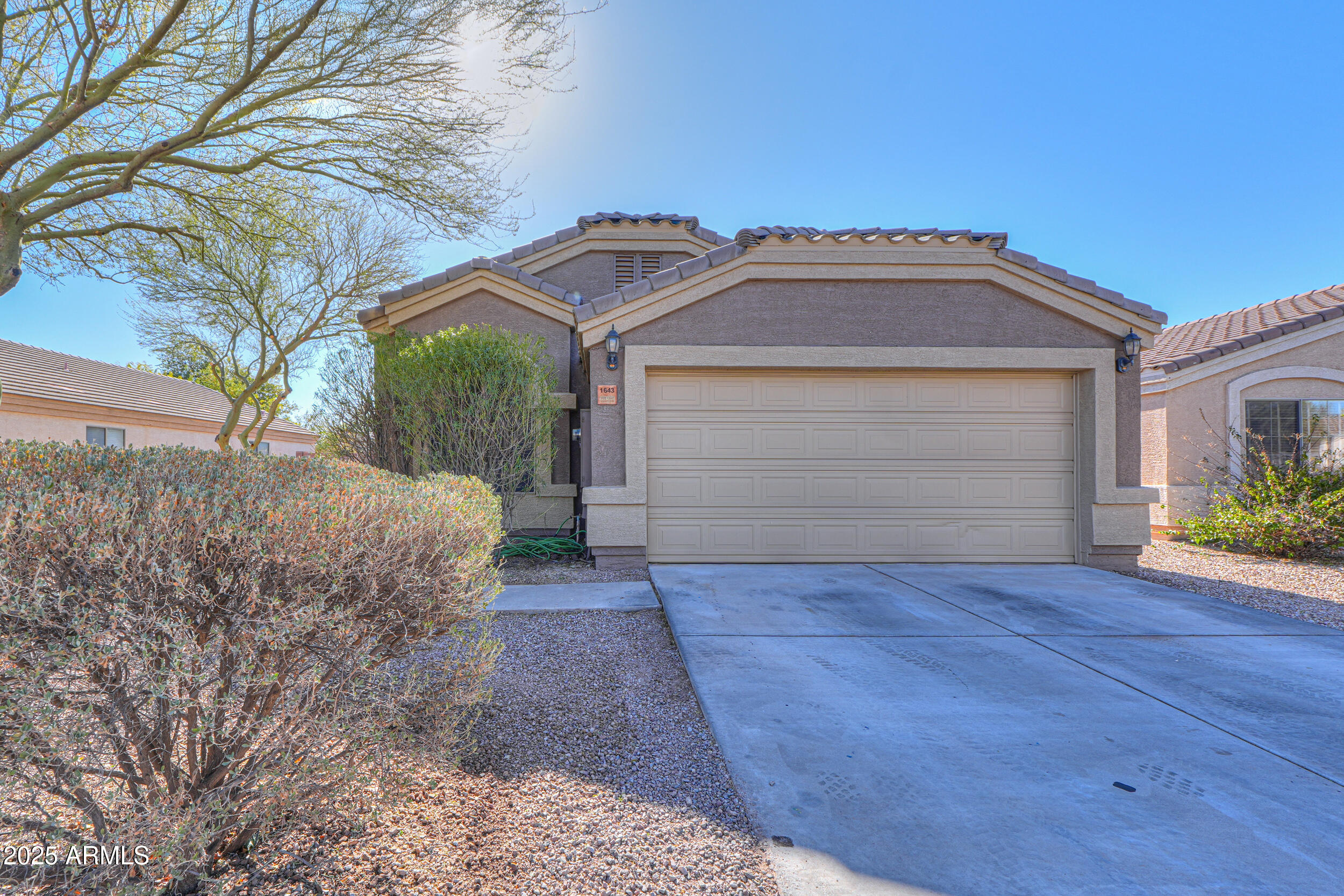 1643 E BISHOP Drive