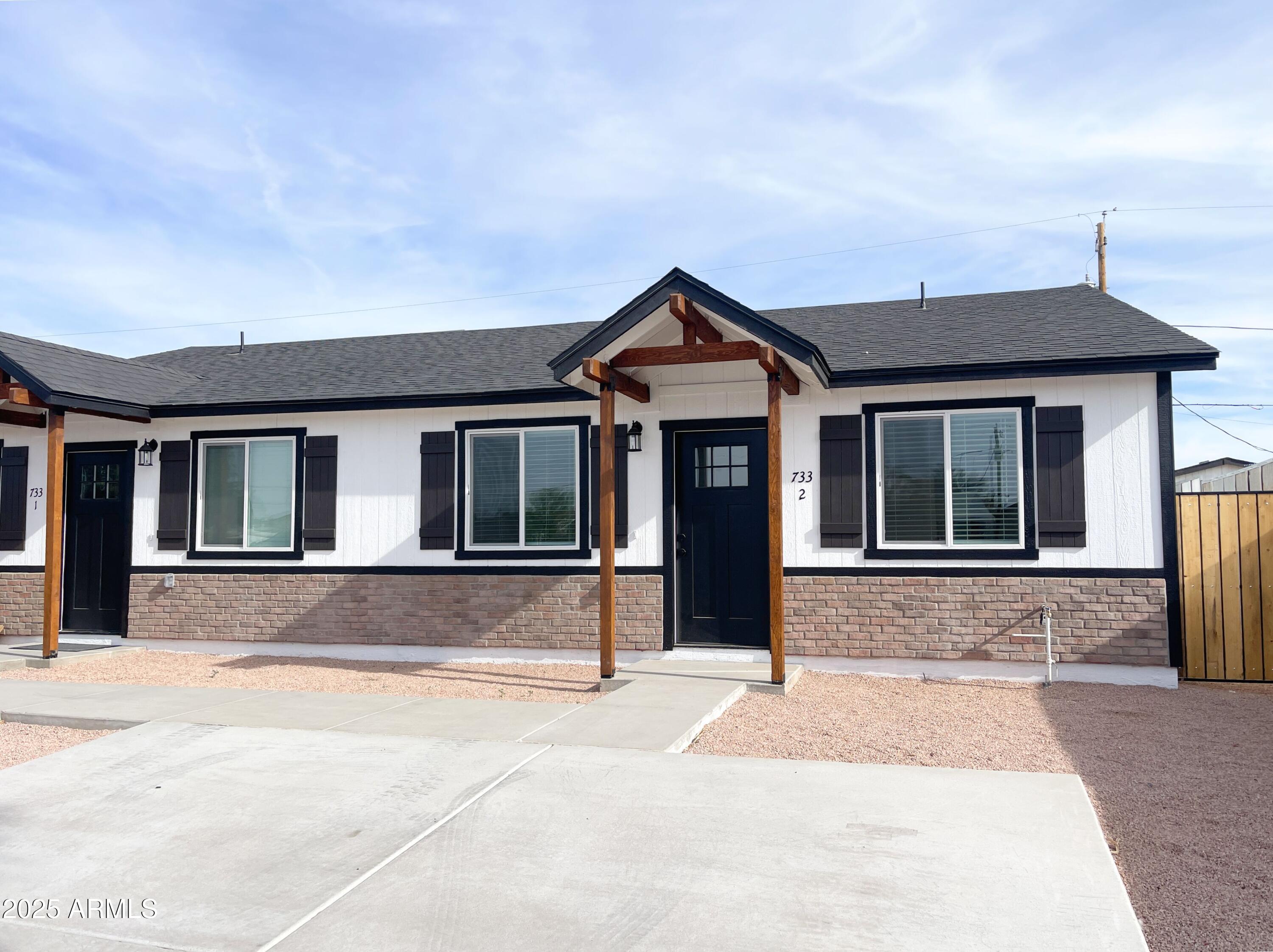 733 S 96th Place Property Photo 1