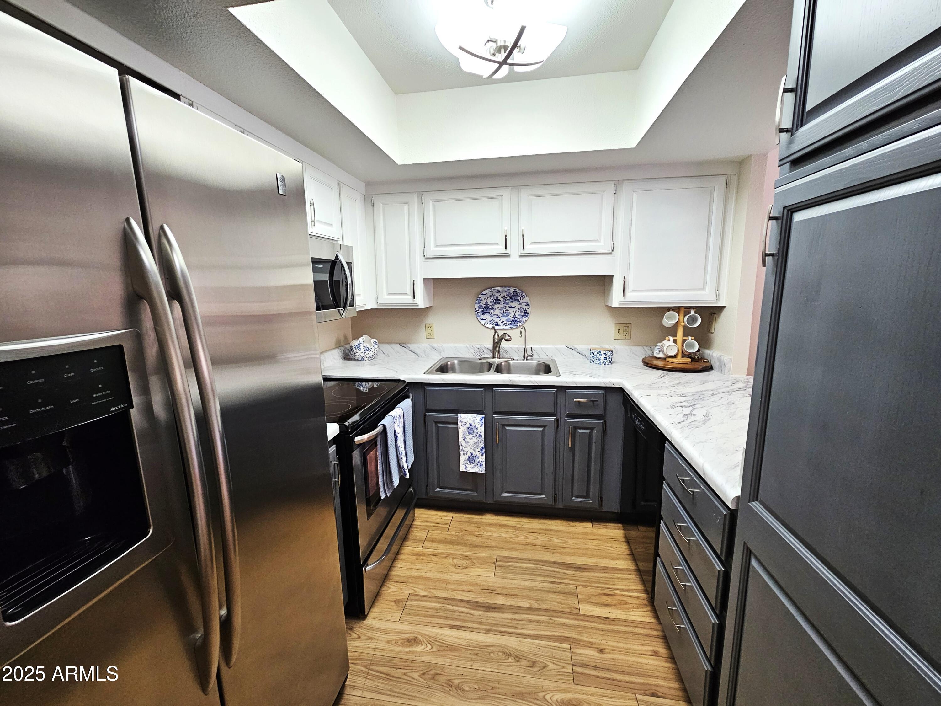 10330 W Thunderbird Boulevard Property Photo 5