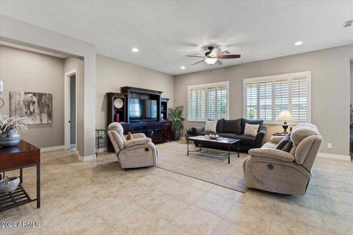 10315 E Palladium Drive Property Photo 8