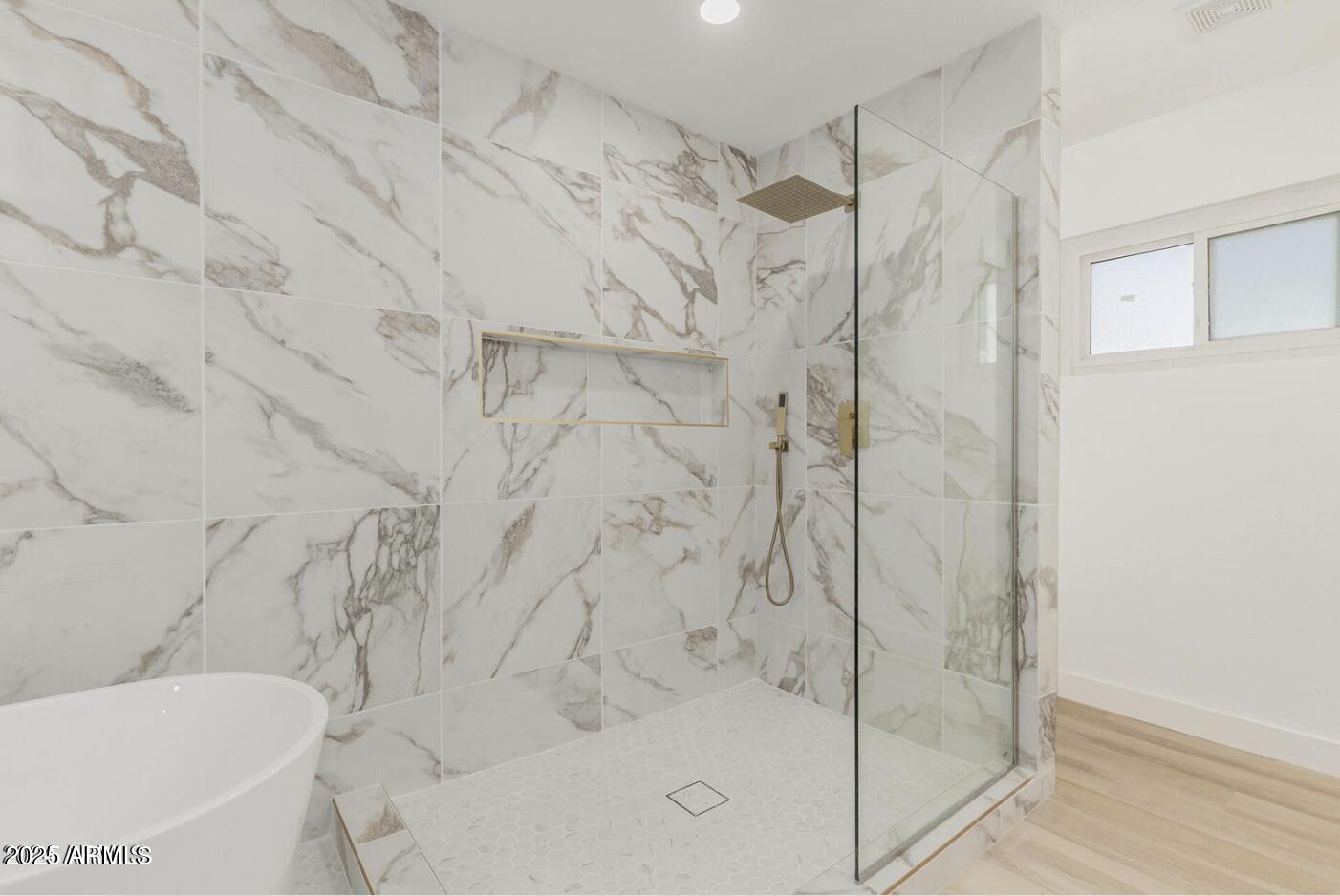 126 E Northern Avenue Property Photo 2