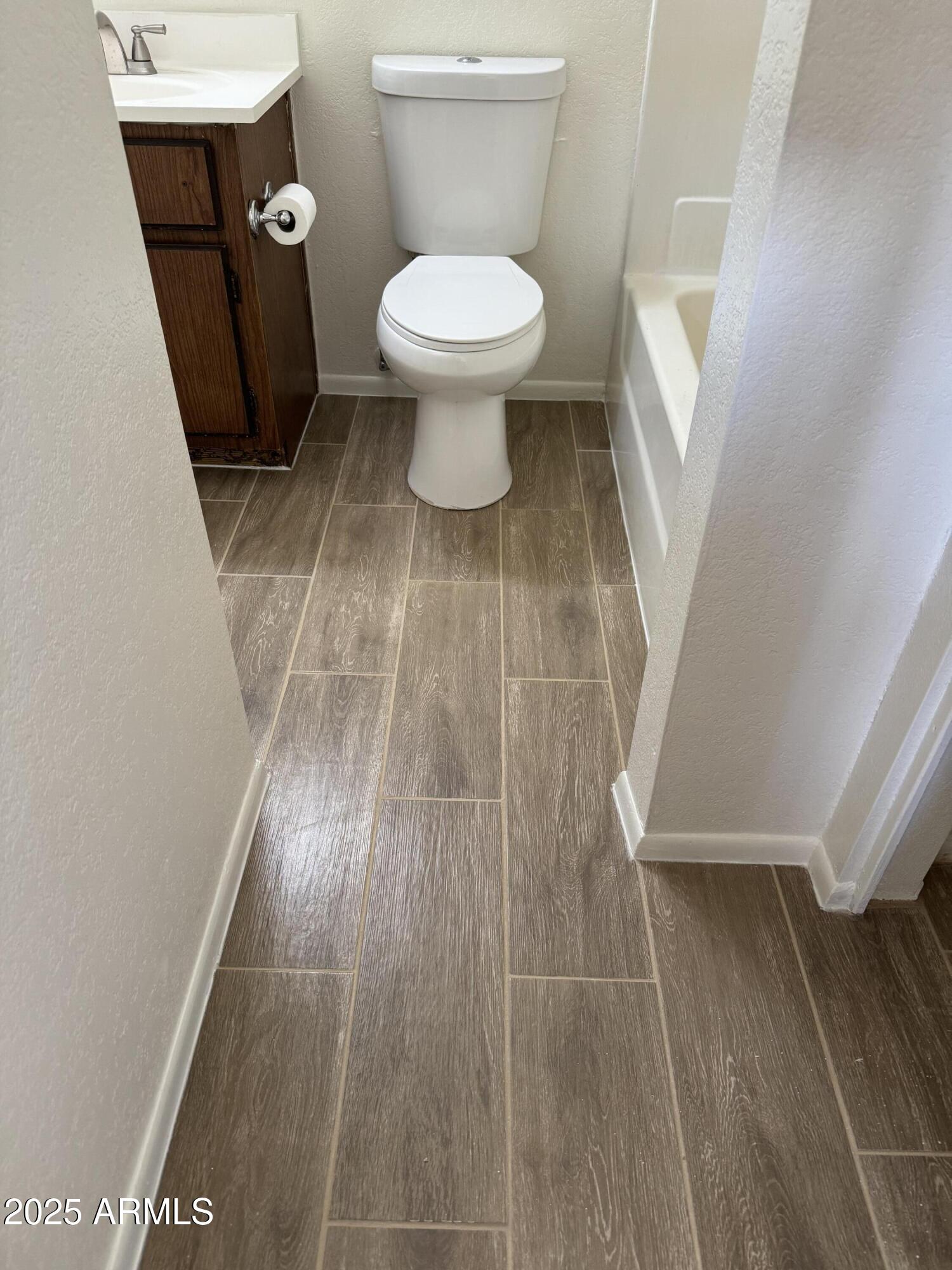 2822 E Tierra Buena Lane Property Photo 3