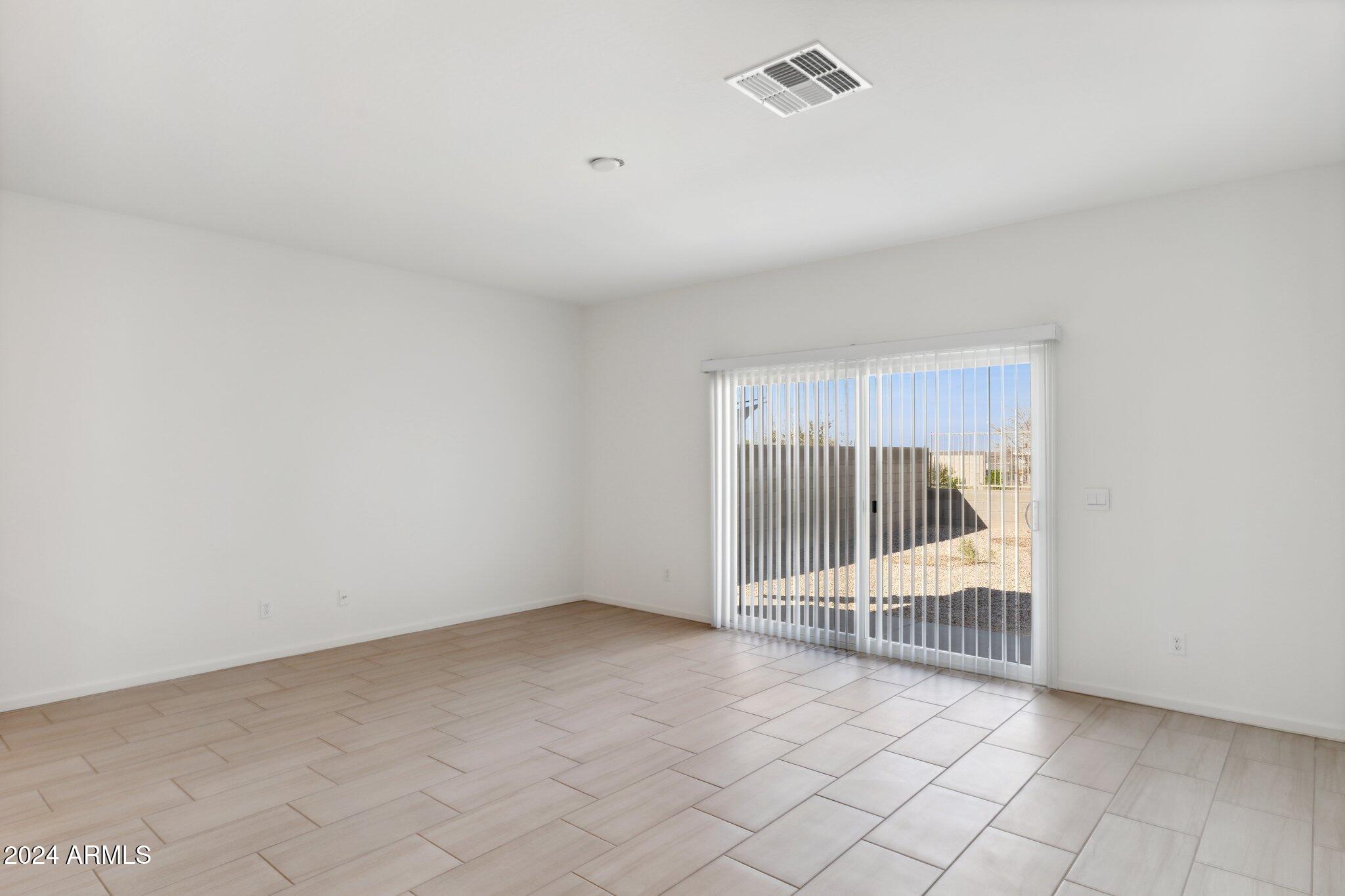 25380 W Sunland Avenue Property Photo 4