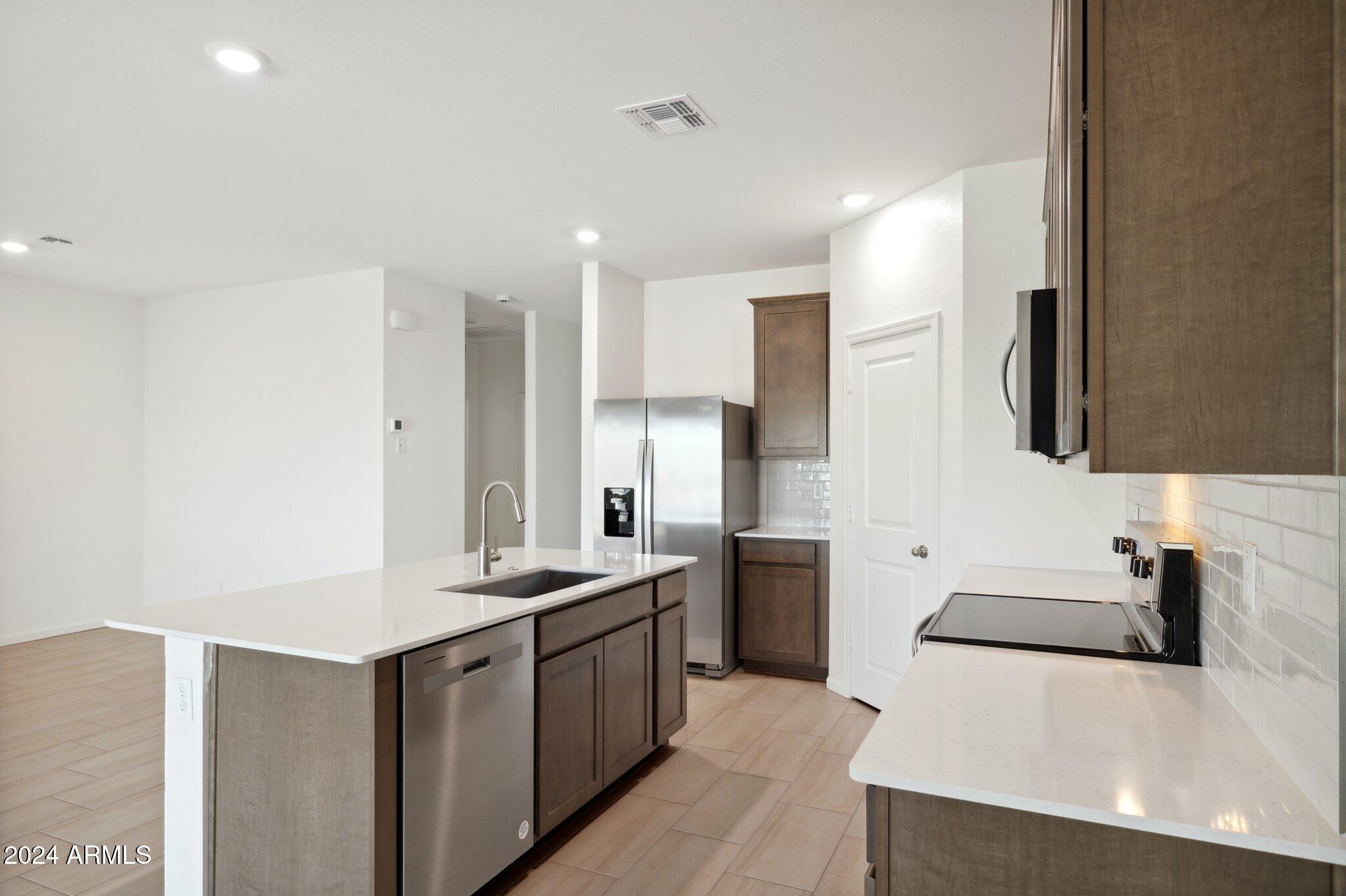 25380 W Sunland Avenue Property Photo 6