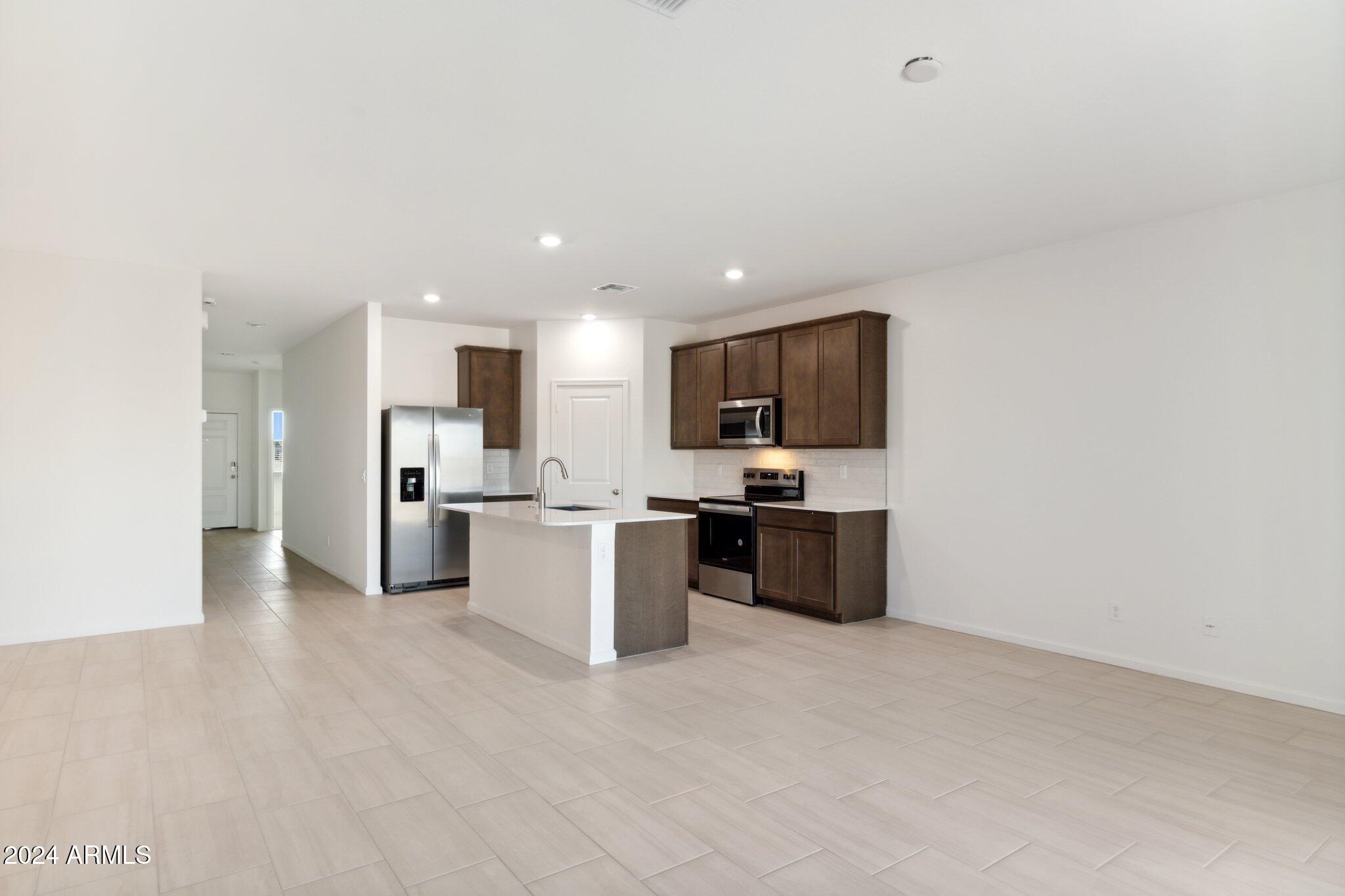 25380 W Sunland Avenue Property Photo 8