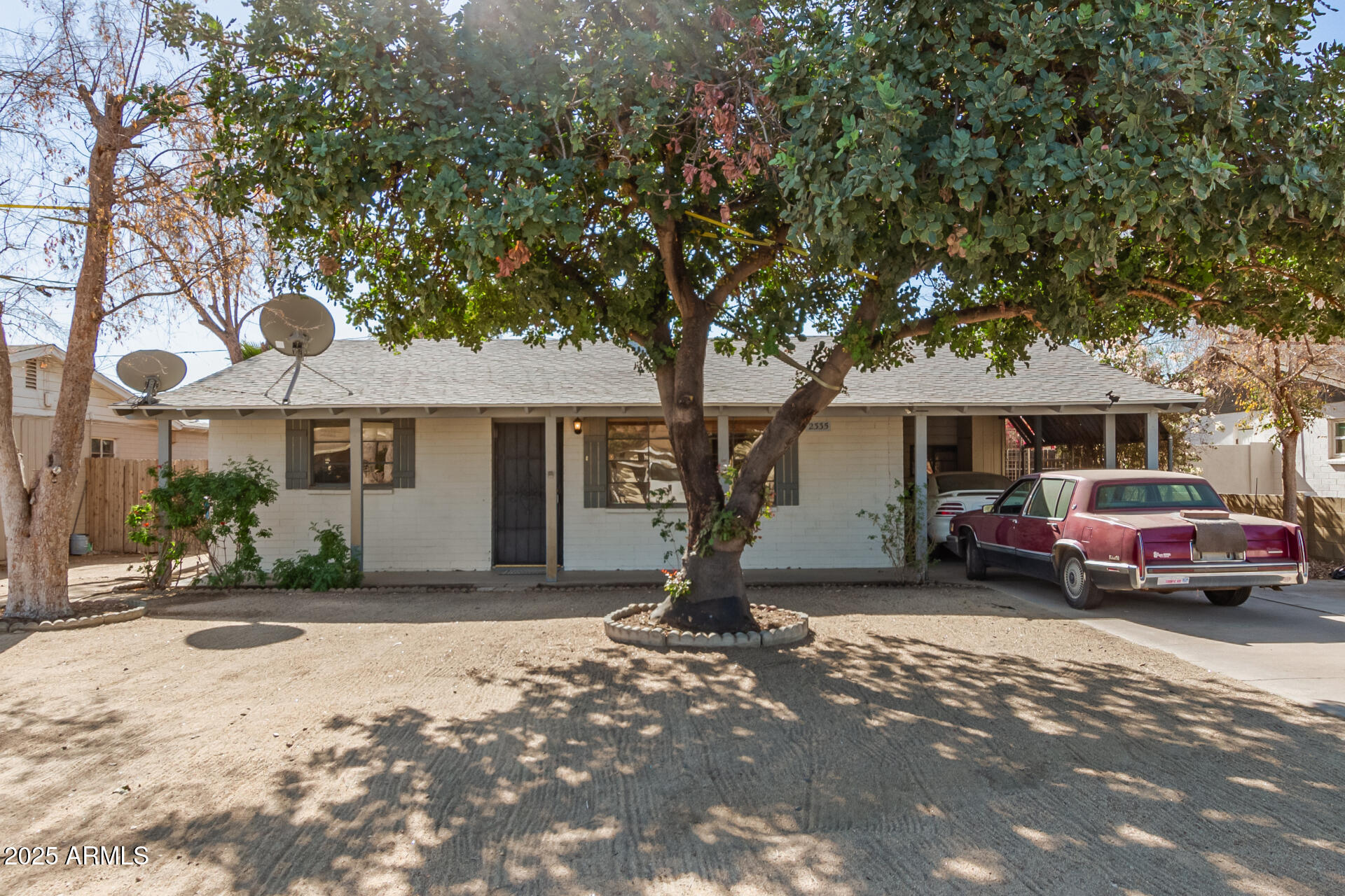 2335 W Tuckey Lane Property Photo 1