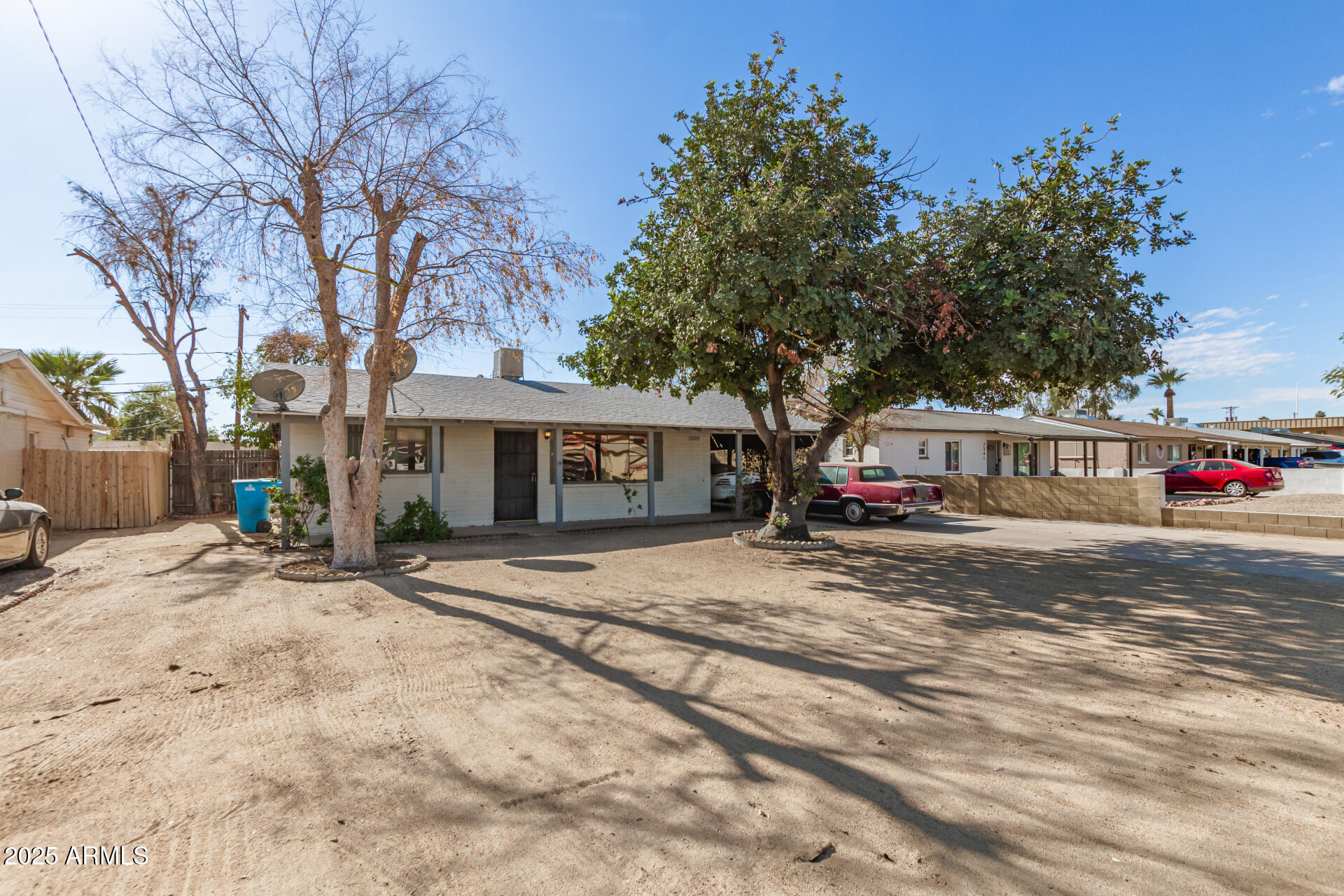 2335 W Tuckey Lane Property Photo 3