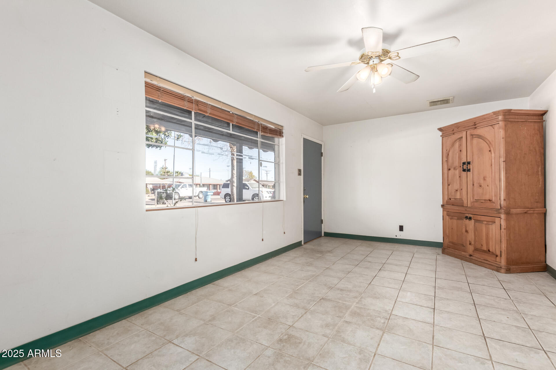 2335 W Tuckey Lane Property Photo 7