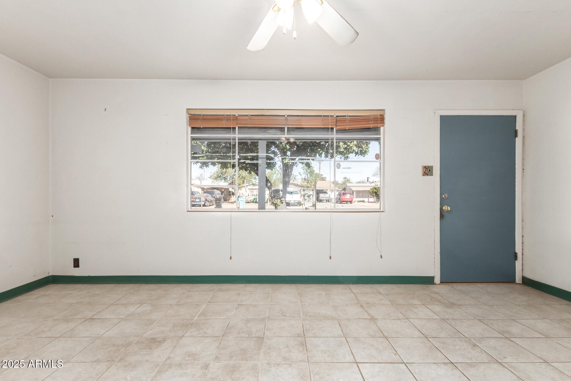 2335 W Tuckey Lane Property Photo 8