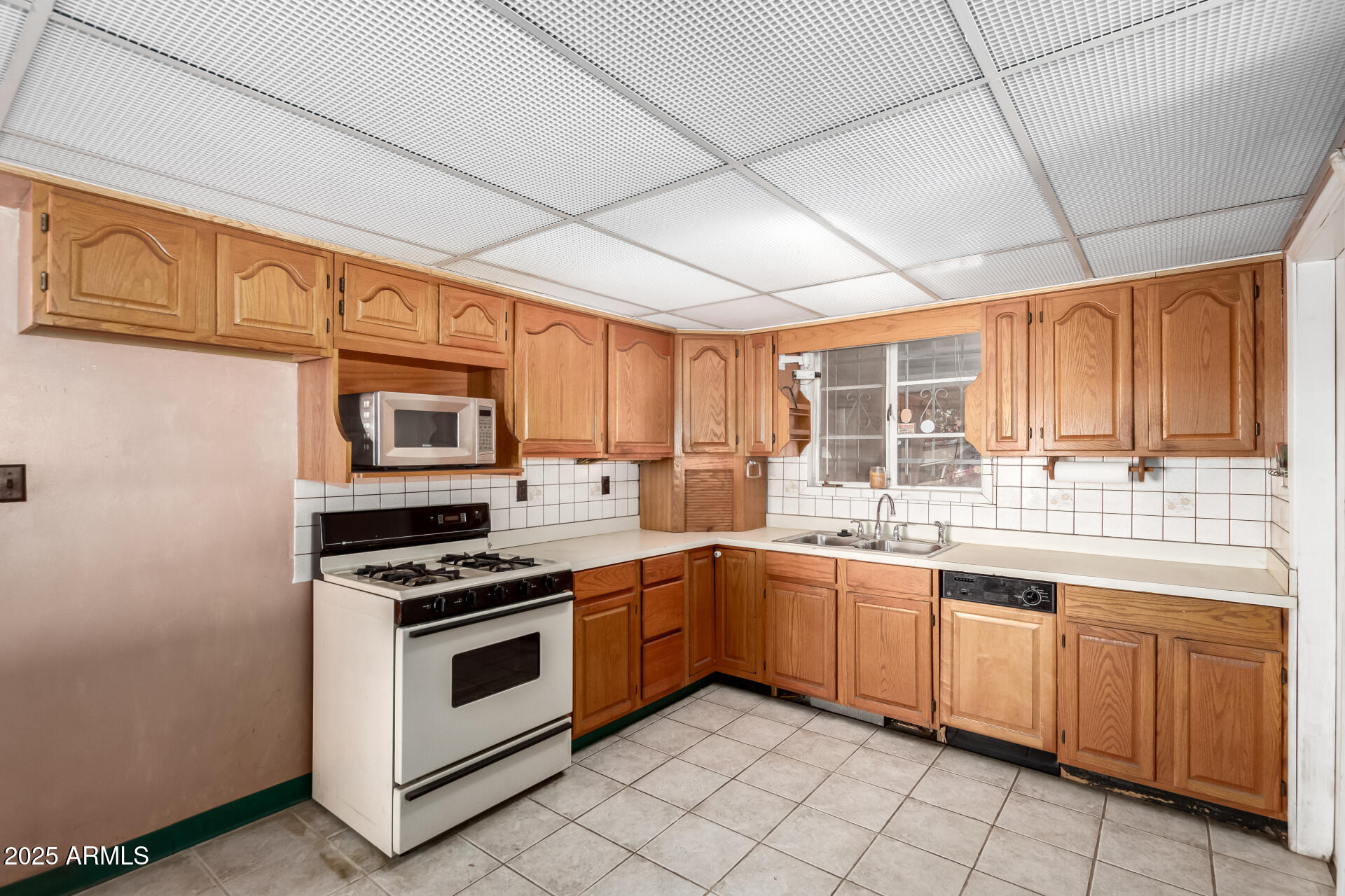 2335 W Tuckey Lane Property Photo 9